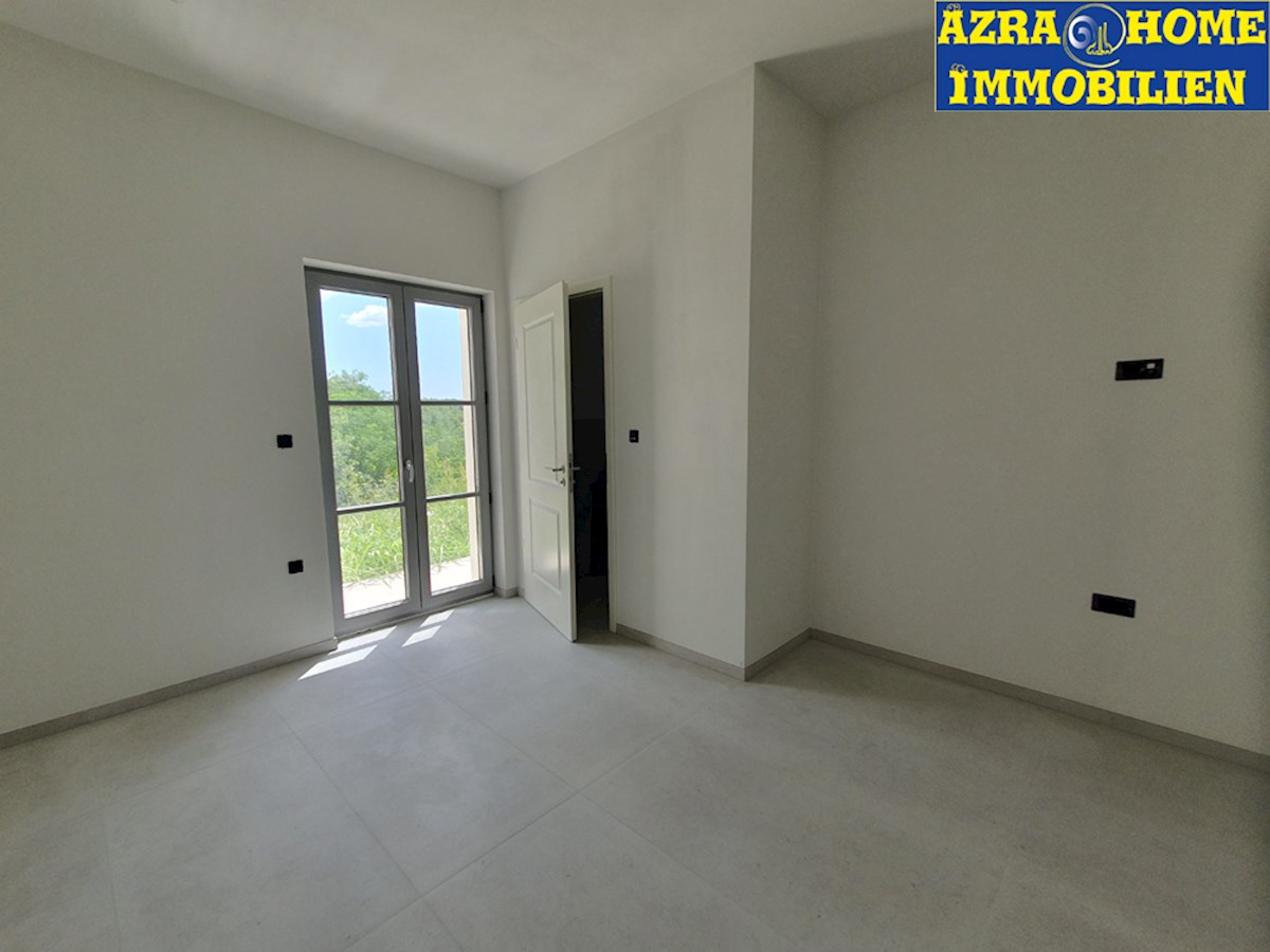 KOP-769, SVETI LOVREČ – Casa Nuova con 5 Camere da Letto, Piscina e Vista Panoramica
