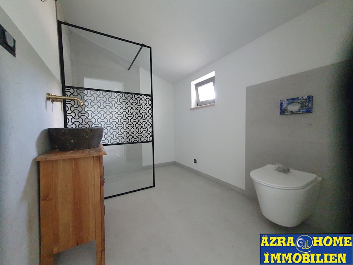 KOP-769, SVETI LOVREČ – Casa Nuova con 5 Camere da Letto, Piscina e Vista Panoramica