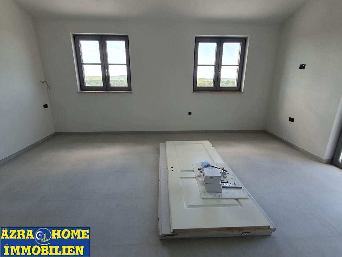 KOP-769, SVETI LOVREČ – Casa Nuova con 5 Camere da Letto, Piscina e Vista Panoramica