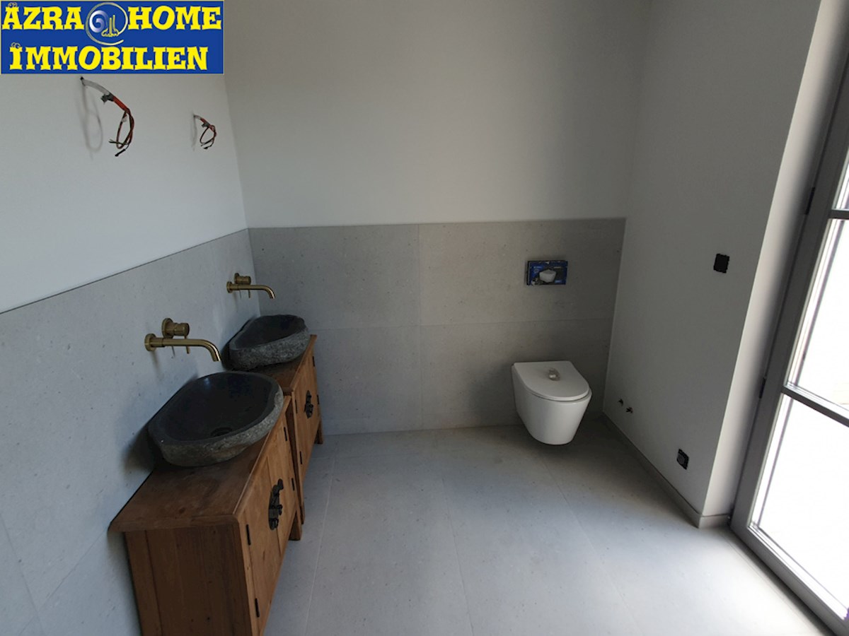 KOP-769, SVETI LOVREČ – Casa Nuova con 5 Camere da Letto, Piscina e Vista Panoramica