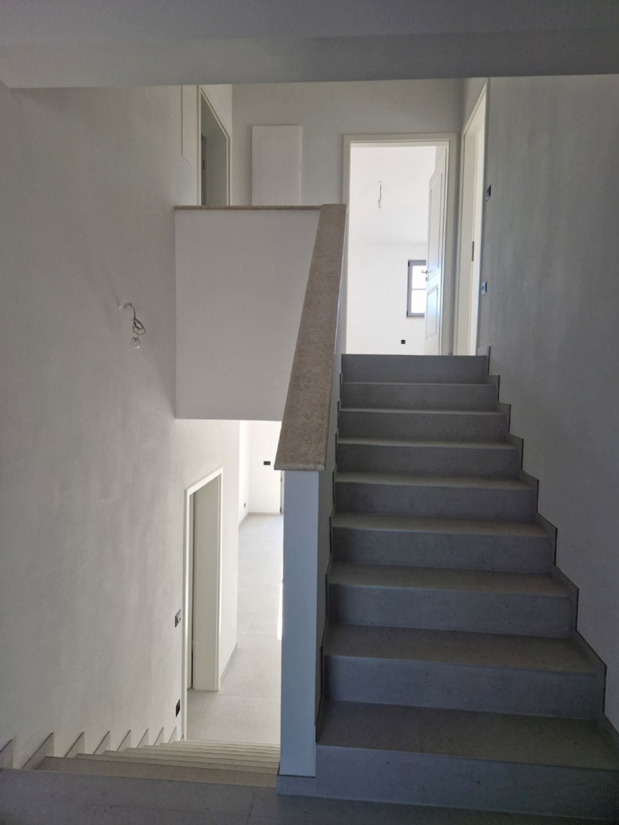 In vendita, Villa, Nuova costruzione, Sveti Lovreč, Casa 210 m², Garage 31 m², Piscina 41 m² (KOP-769)