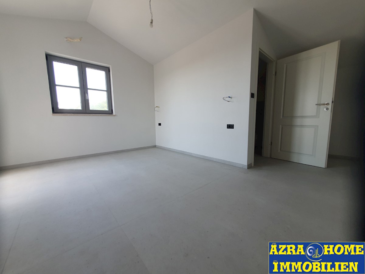 KOP-769, SVETI LOVREČ – Casa Nuova con 5 Camere da Letto, Piscina e Vista Panoramica
