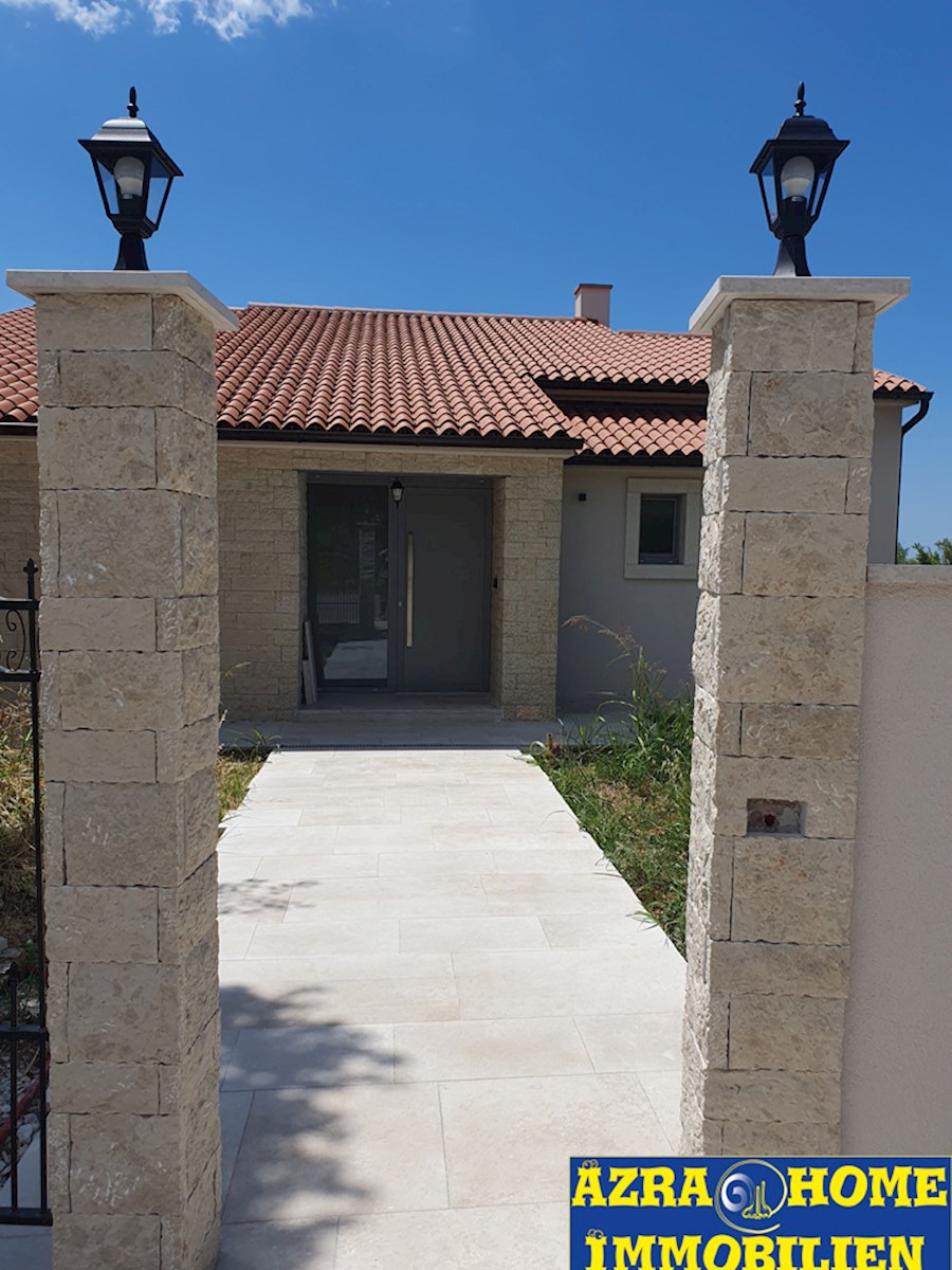 KOP-769, SVETI LOVREČ – Casa Nuova con 5 Camere da Letto, Piscina e Vista Panoramica