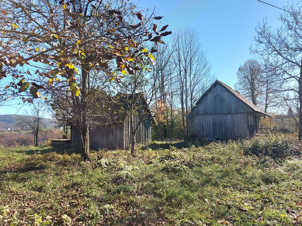 In vendita, zona di Vrbovsko – Casa da ristrutturare, possibilità di ulteriore costruzione, vista panoramica GK-001