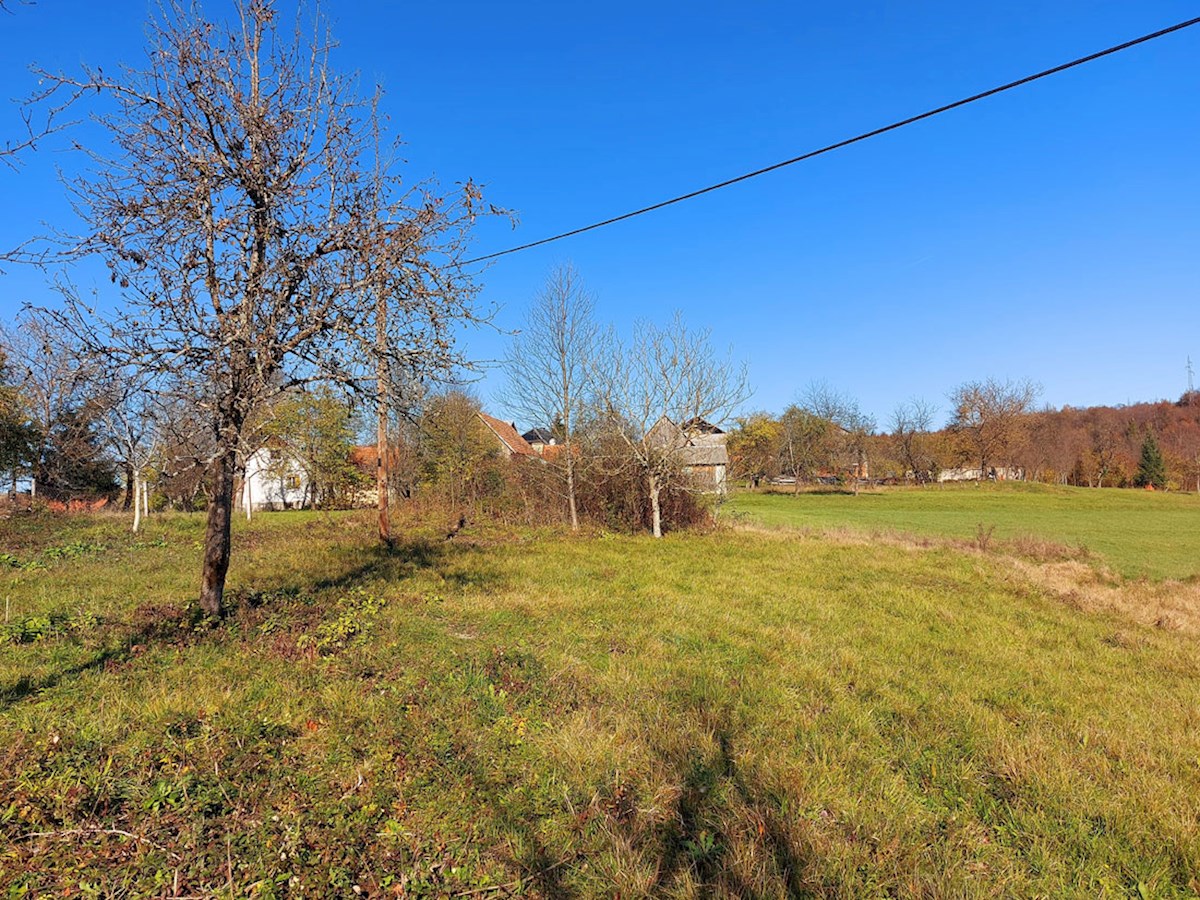 In vendita, zona di Vrbovsko – Casa da ristrutturare, possibilità di ulteriore costruzione, vista panoramica GK-001