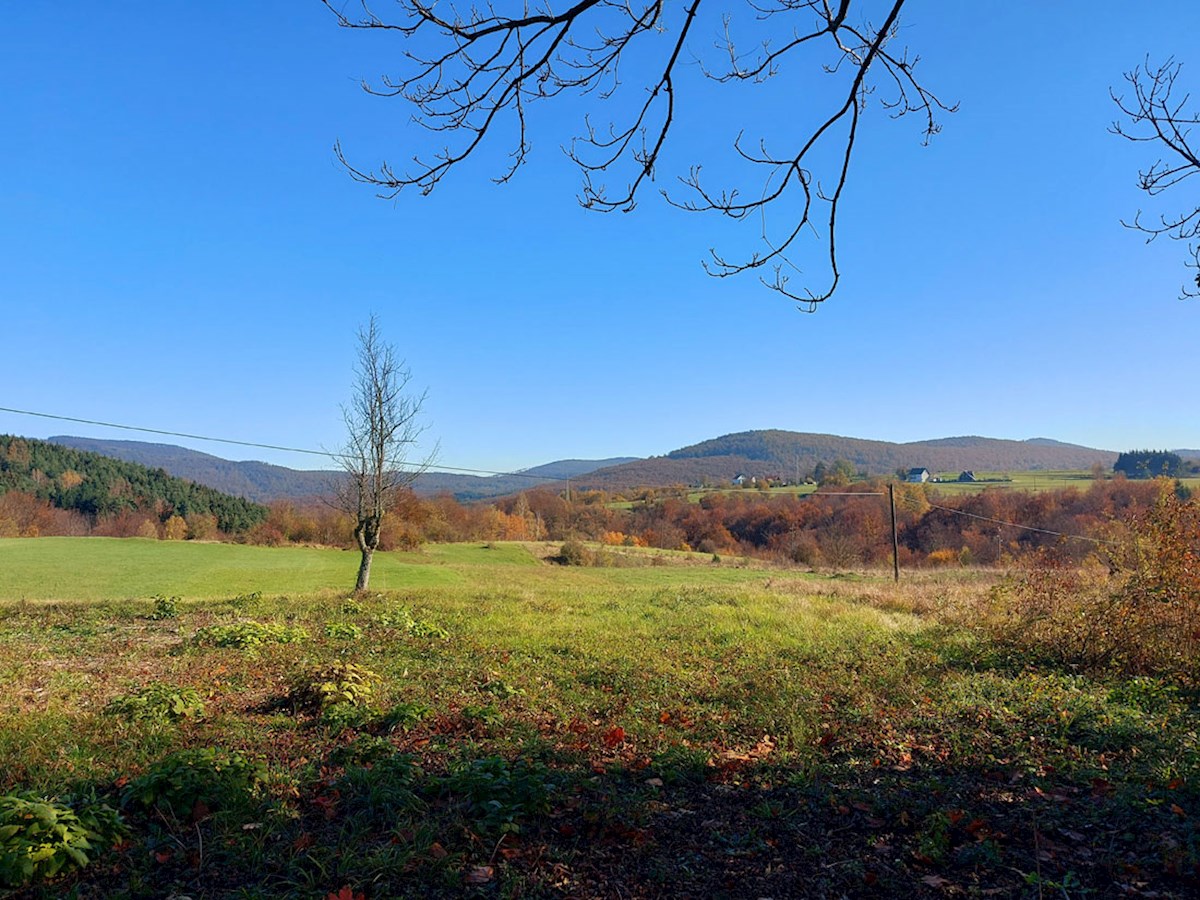 In vendita, zona di Vrbovsko – Casa da ristrutturare, possibilità di ulteriore costruzione, vista panoramica GK-001