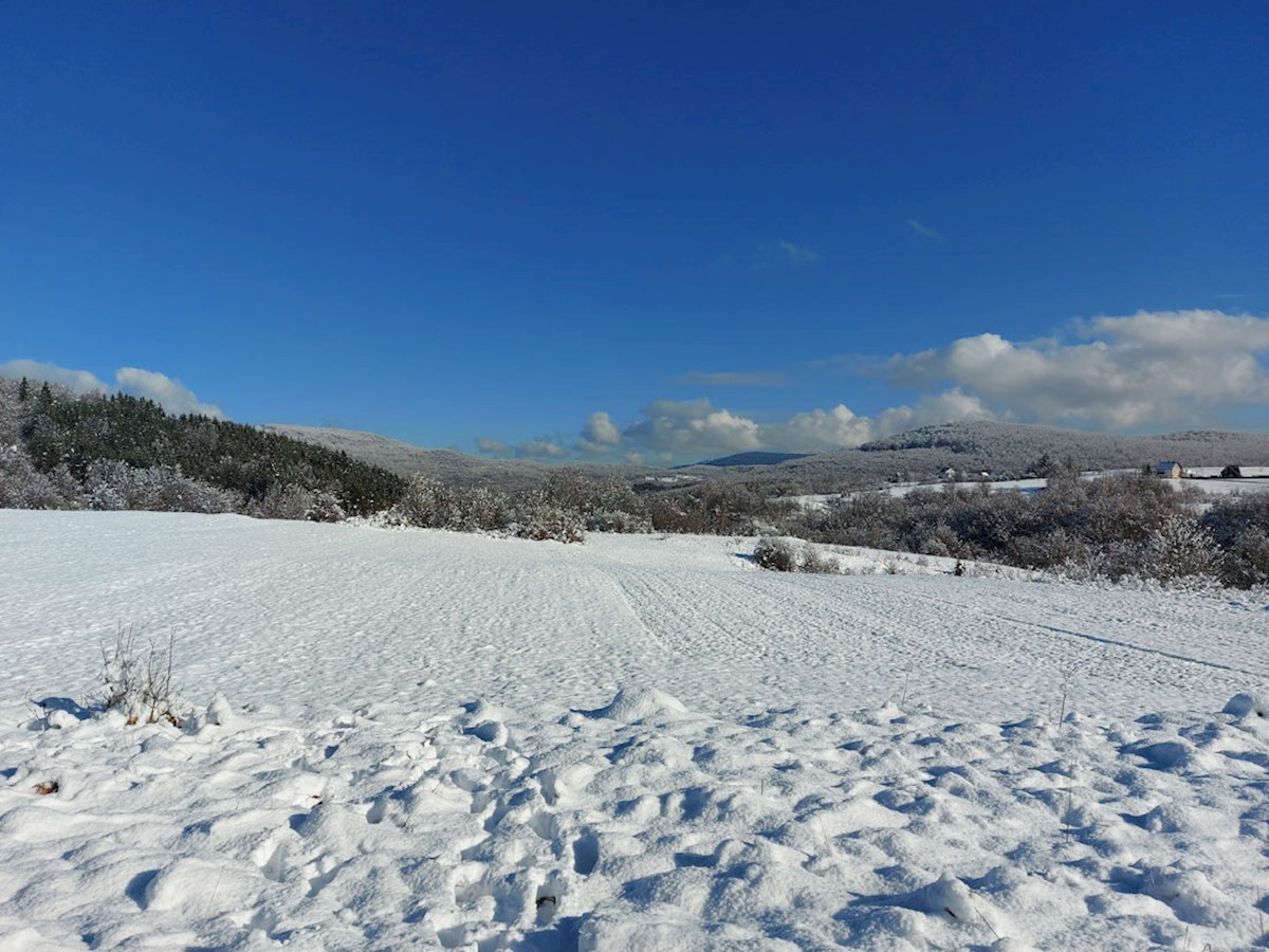In vendita, zona di Vrbovsko – Casa da ristrutturare, possibilità di ulteriore costruzione, vista panoramica GK-001