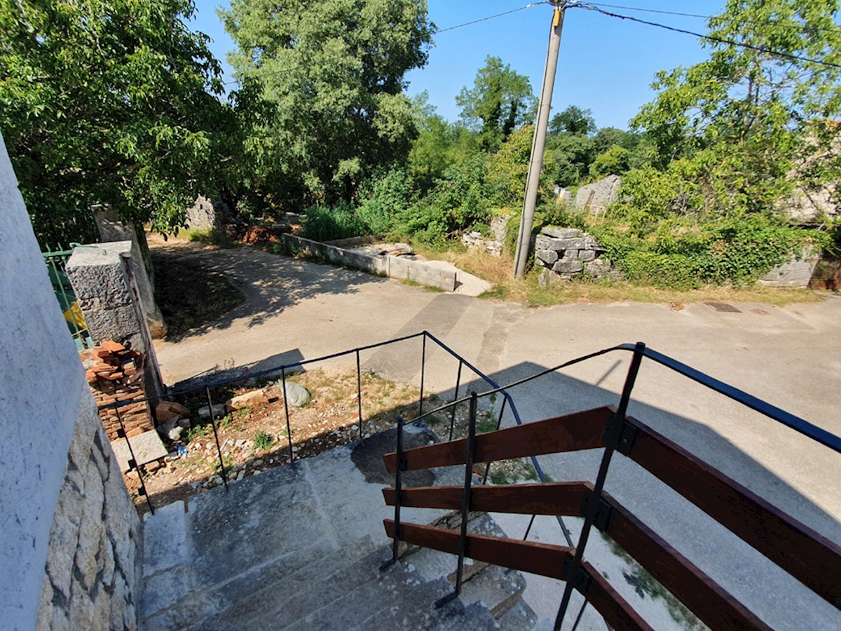 KOP-730, Višnjan – Circostante (2 km), Casa in Pietra Istriana alla Fine di una Fila, circa 70 m2