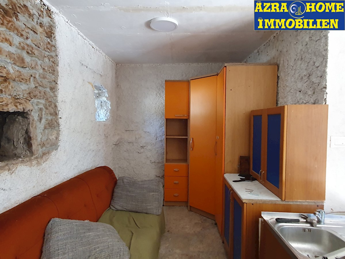 KOP-730, Višnjan – Circostante (2 km), Casa in Pietra Istriana alla Fine di una Fila, circa 70 m2