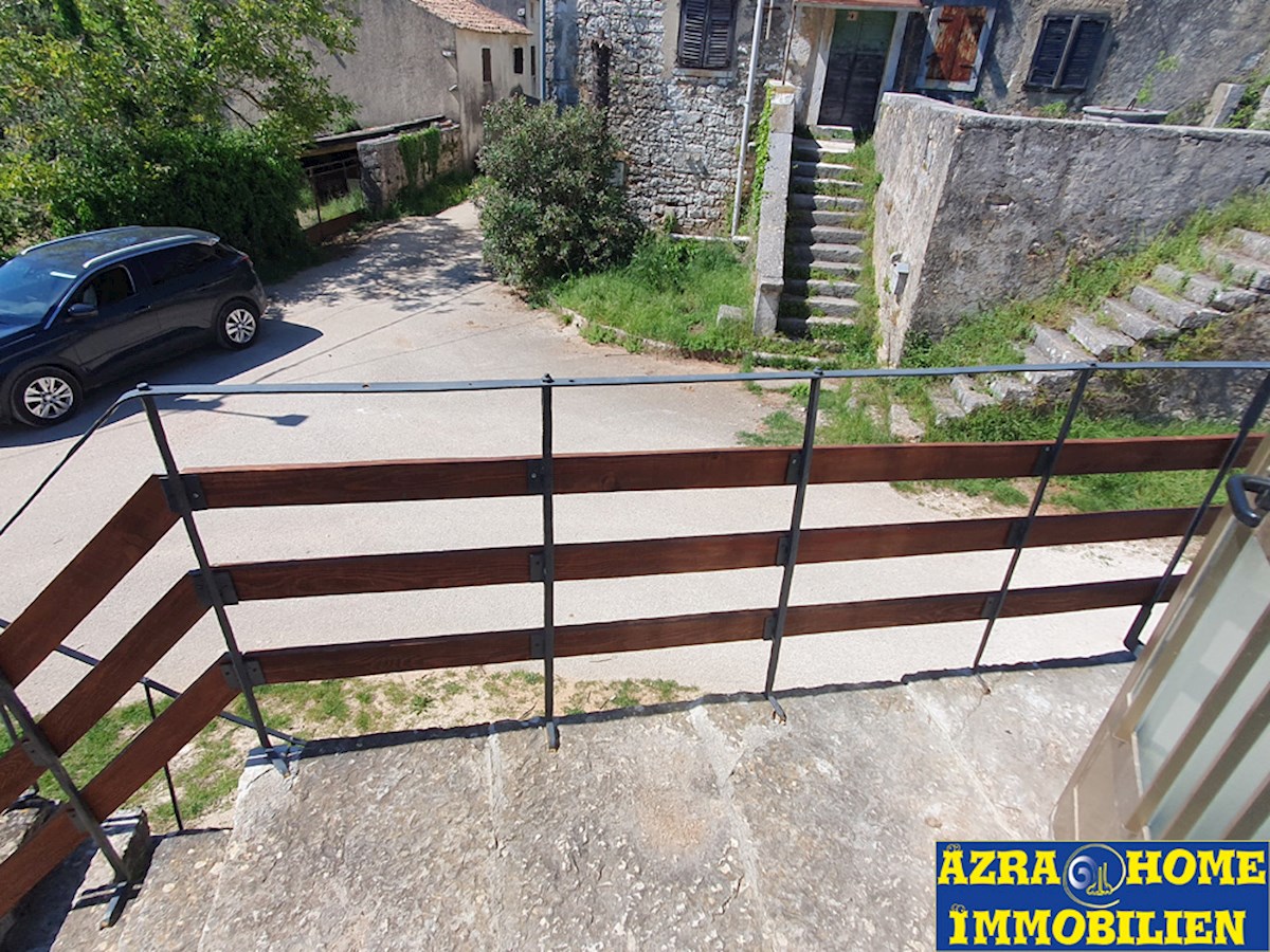 KOP-730, Višnjan – Circostante (2 km), Casa in Pietra Istriana alla Fine di una Fila, circa 70 m2