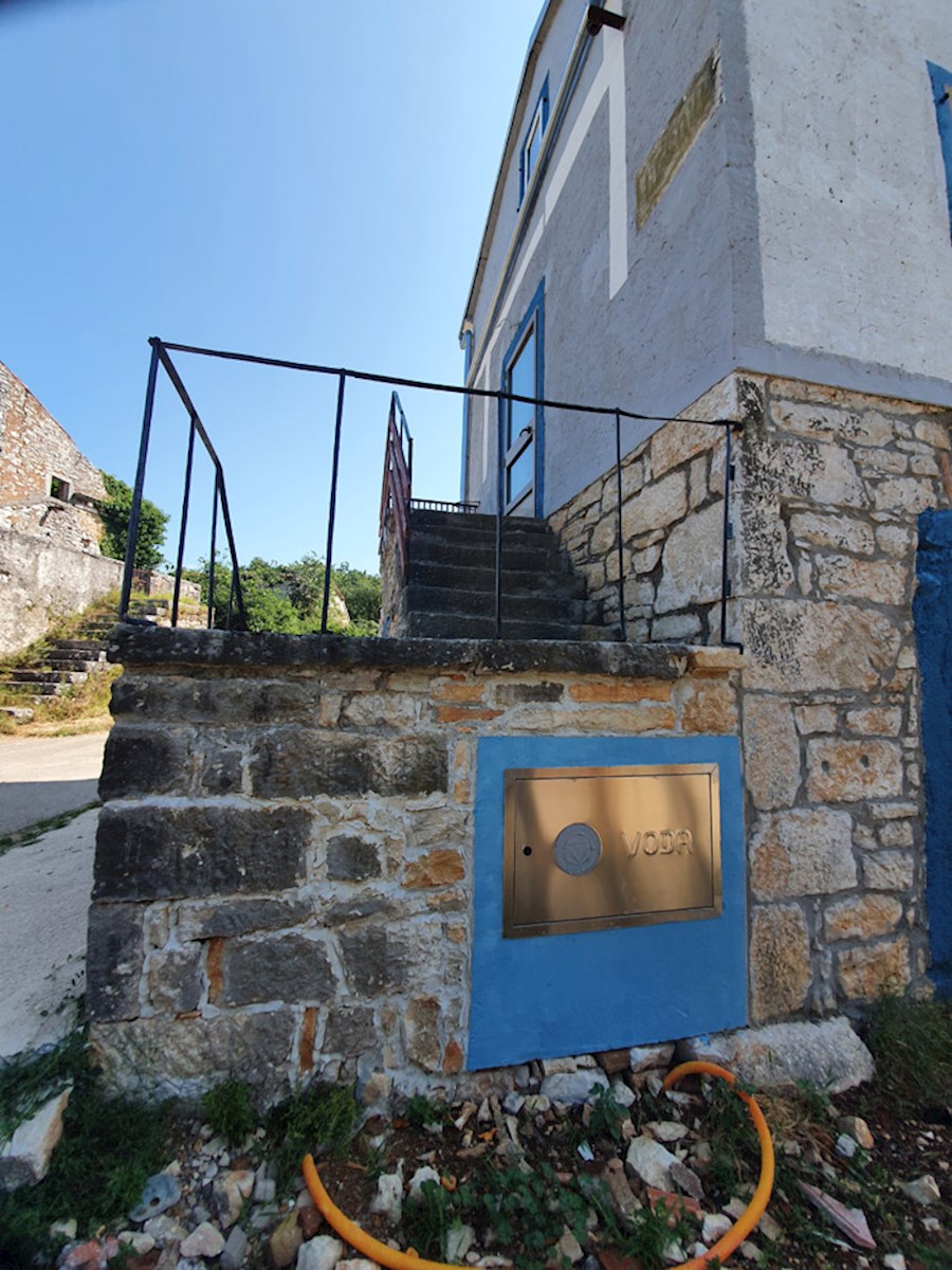 KOP-730, Višnjan – Circostante (2 km), Casa in Pietra Istriana alla Fine di una Fila, circa 70 m2