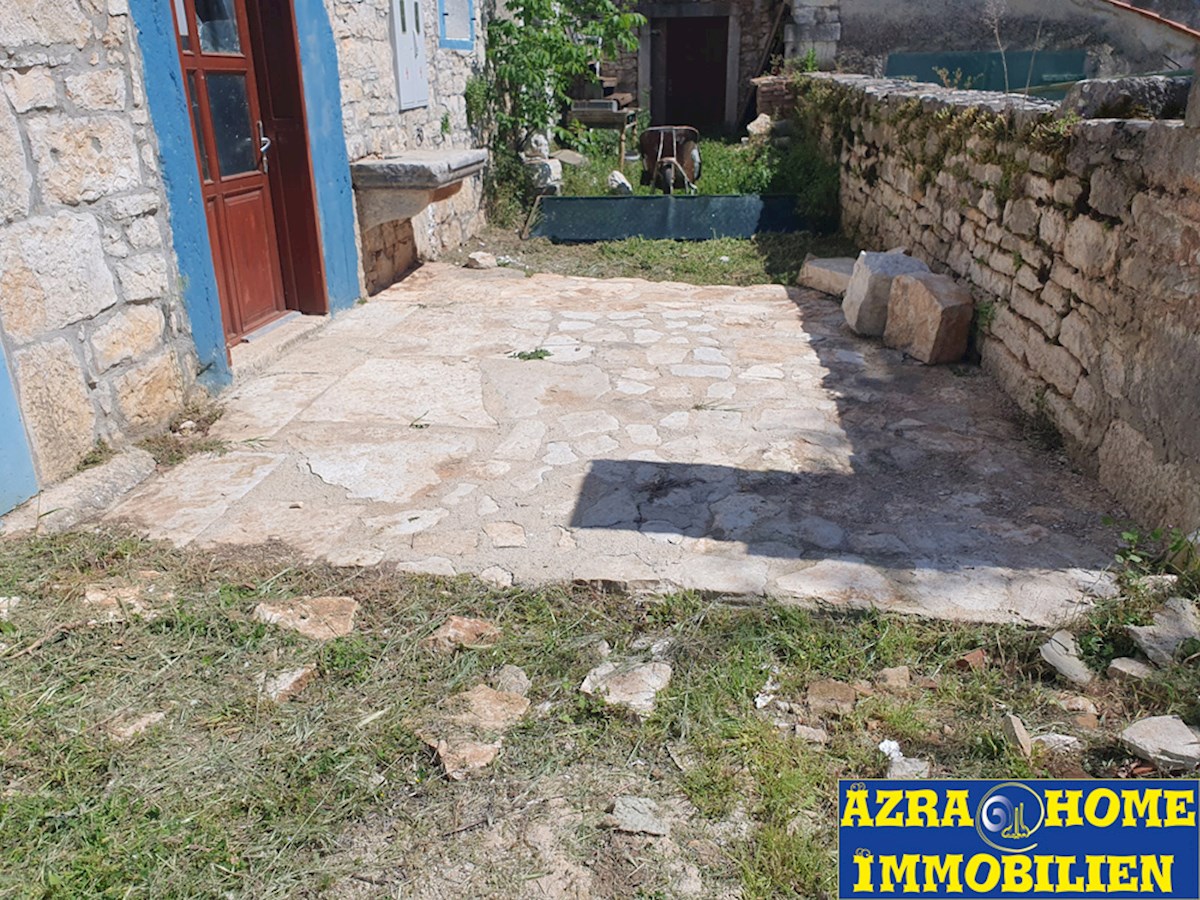 KOP-730, Višnjan – Circostante (2 km), Casa in Pietra Istriana alla Fine di una Fila, circa 70 m2