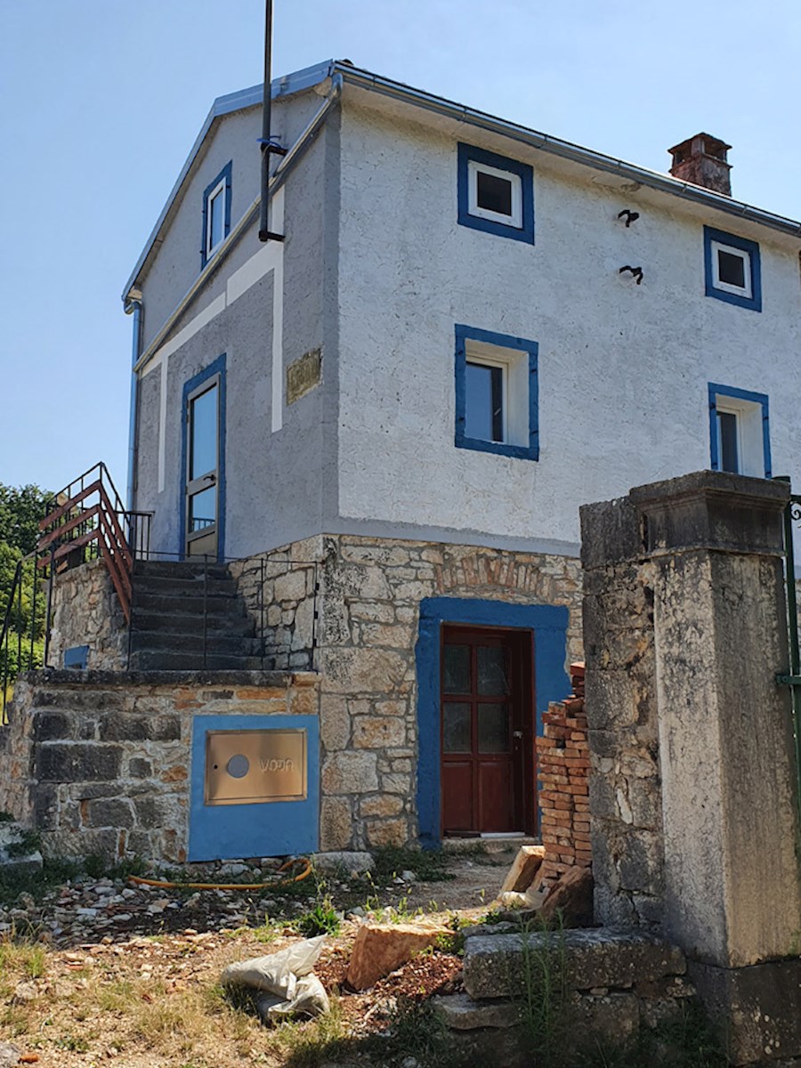 KOP-730, Višnjan – Circostante (2 km), Casa in Pietra Istriana alla Fine di una Fila, circa 70 m2