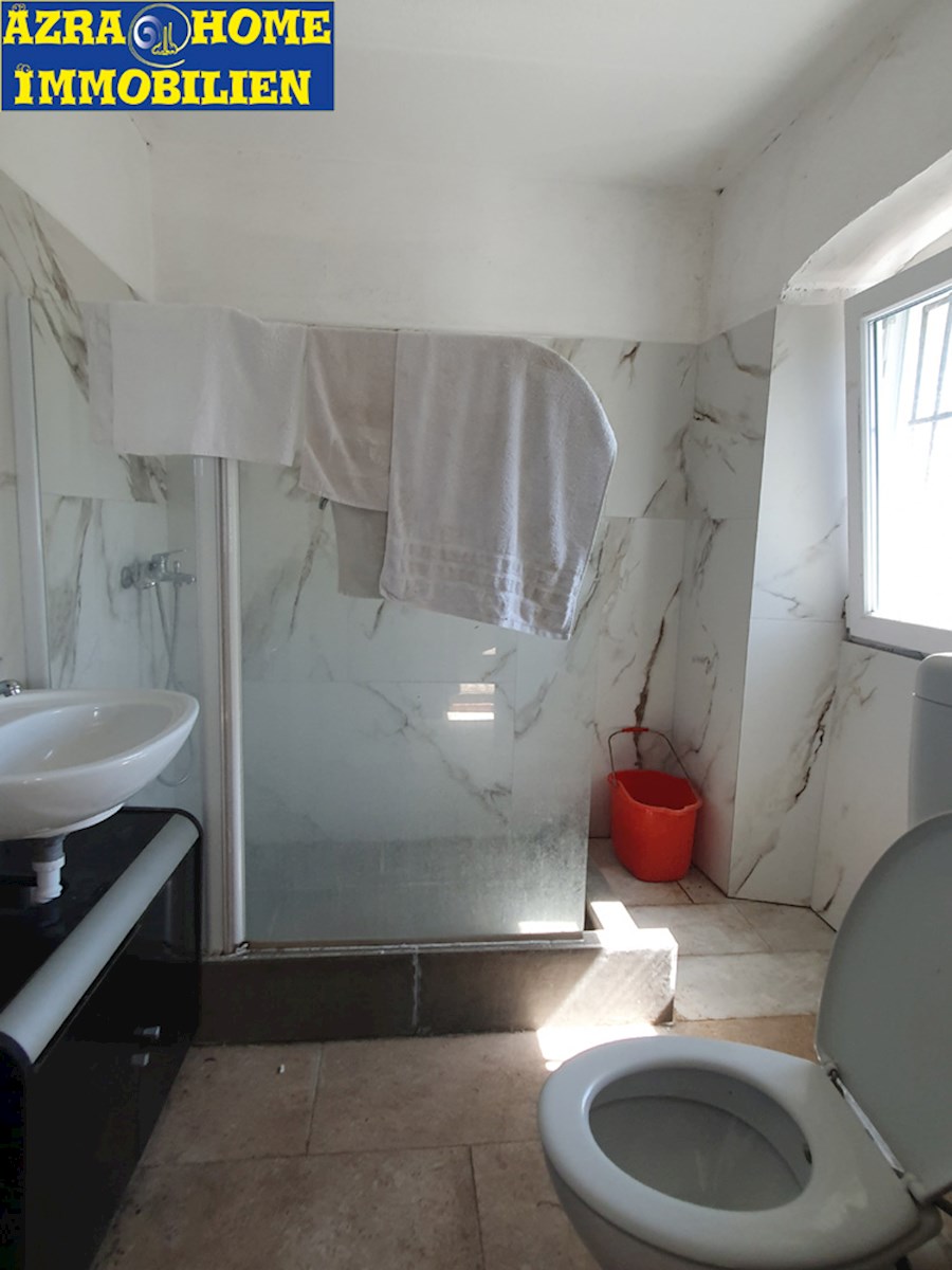 KOP-730, Višnjan – Circostante (2 km), Casa in Pietra Istriana alla Fine di una Fila, circa 70 m2