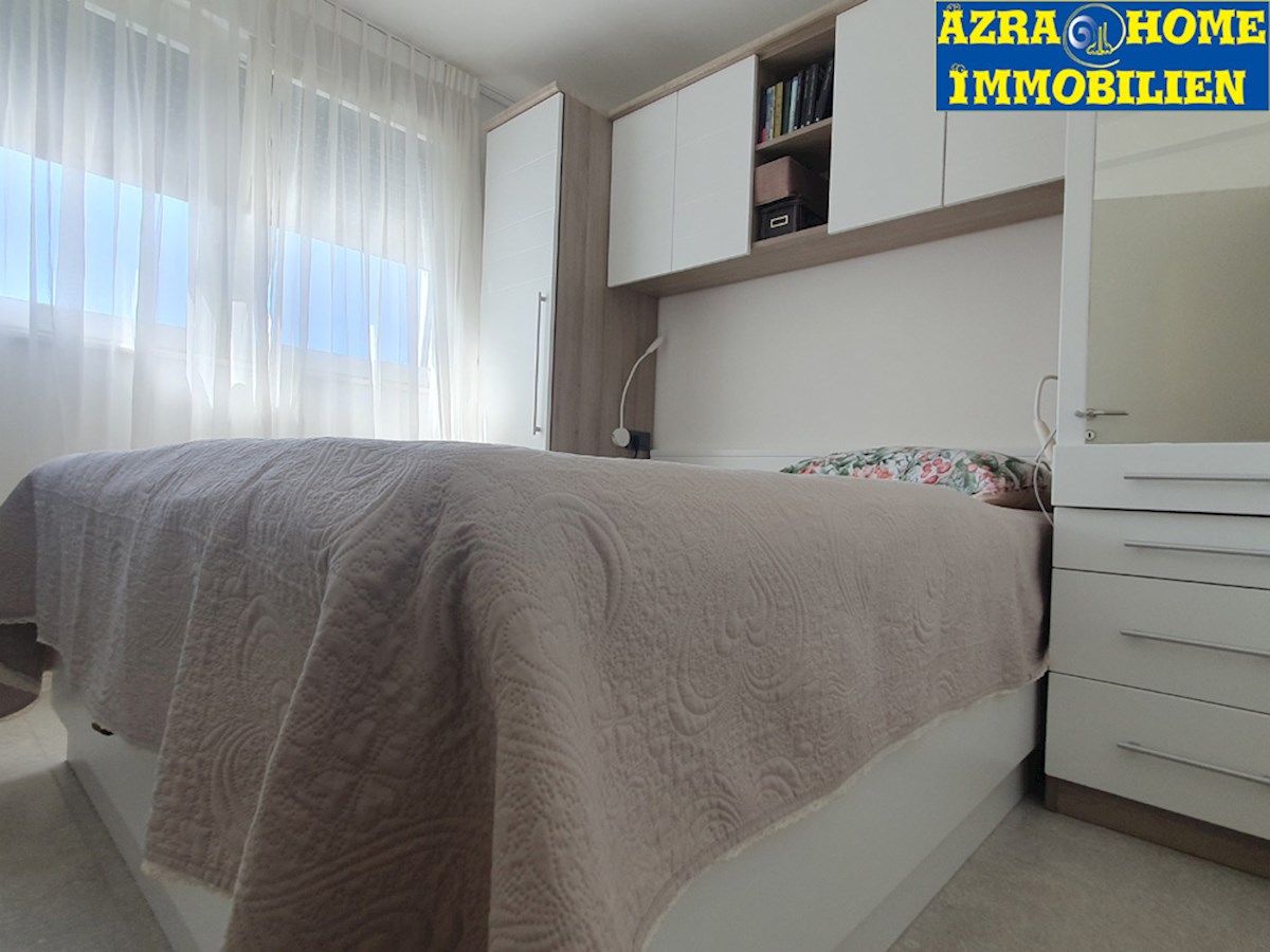 SP-414, POREČ – CENTRO, appartamento nuovo e arredato 61,50 m² (54,62 m² + terrazza 6,88 m²), due camere da letto + soggiorno, in edificio con ascensore