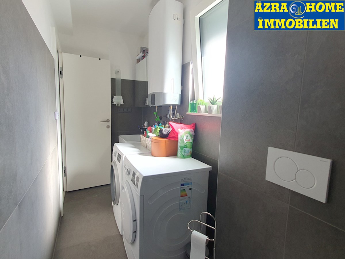 SP-414, POREČ – CENTRO, appartamento nuovo e arredato 61,50 m² (54,62 m² + terrazza 6,88 m²), due camere da letto + soggiorno, in edificio con ascensore