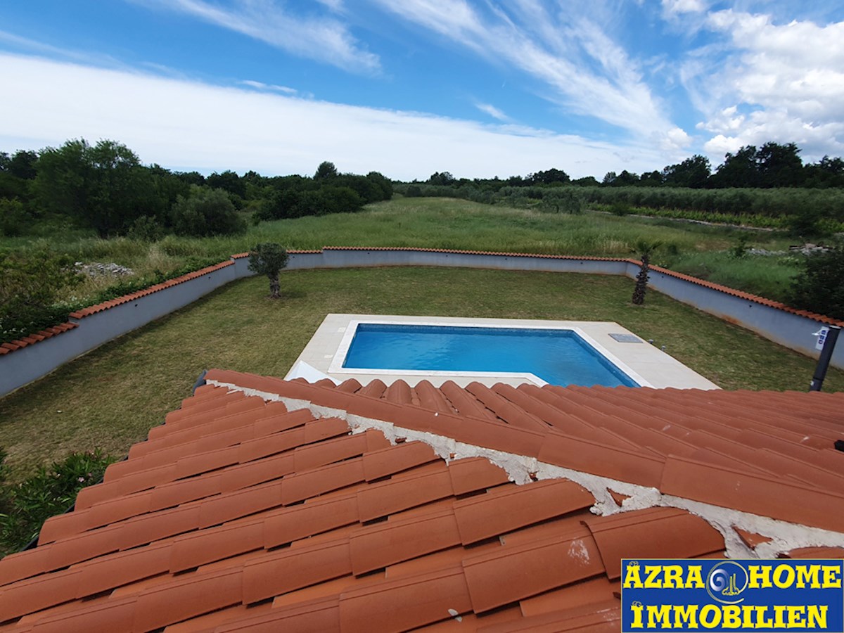 Casa con piscina in vendita, Vodnjan, 180 m² con terrazze, piscina 30 m², posizione tranquilla, Terreno 977 m2 (KO-122)
