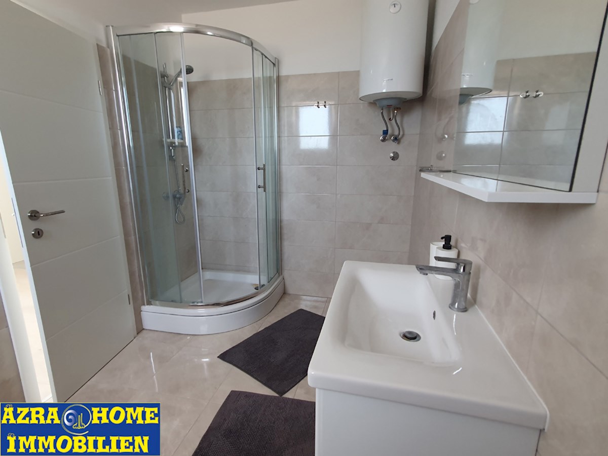 Casa con piscina in vendita, Vodnjan, 180 m² con terrazze, piscina 30 m², posizione tranquilla, Terreno 977 m2 (KO-122)