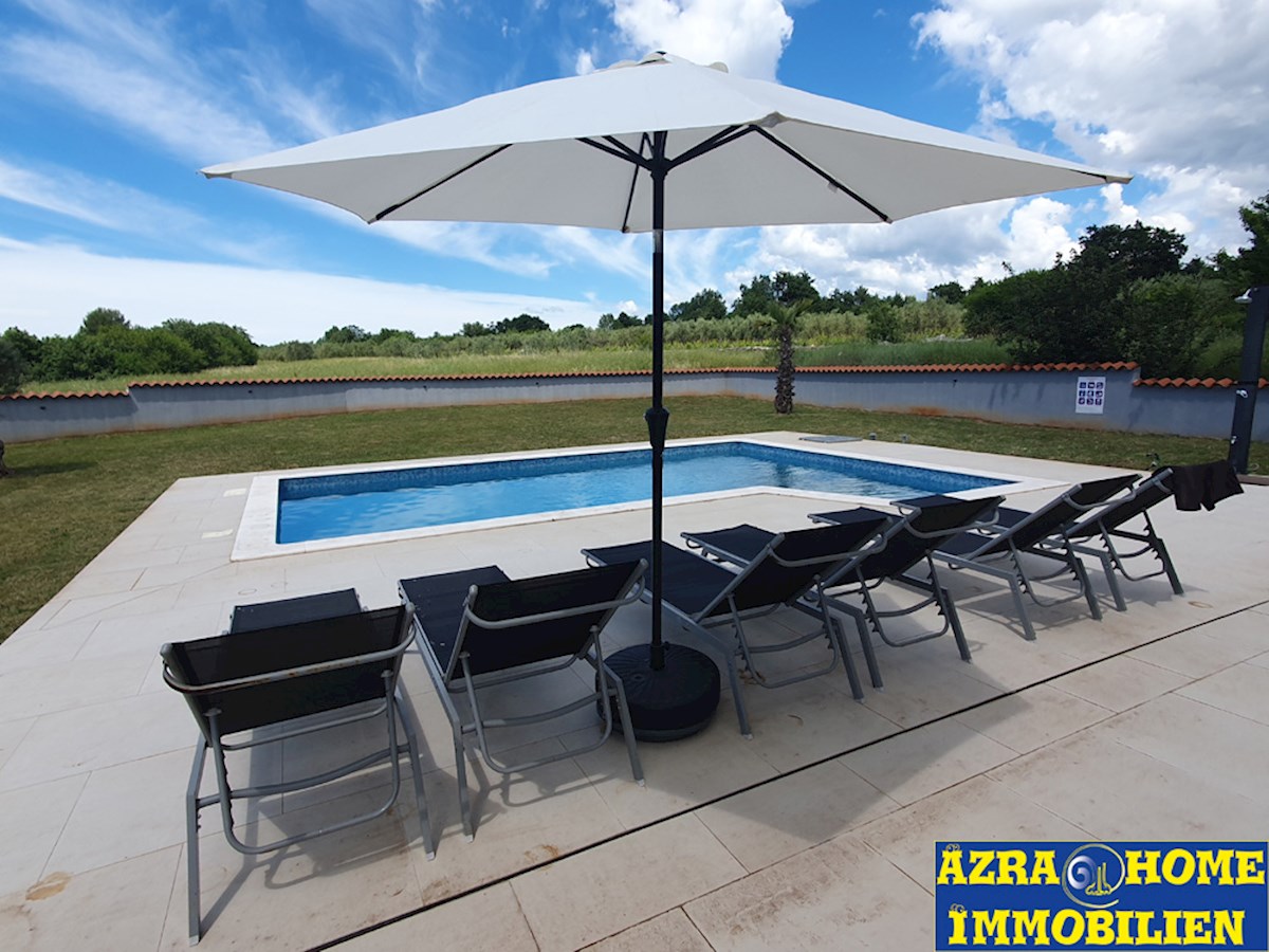 Casa con piscina in vendita, Vodnjan, 180 m² con terrazze, piscina 30 m², posizione tranquilla, Terreno 977 m2 (KO-122)