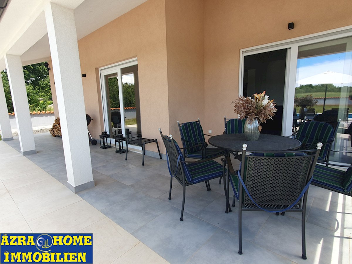 Casa con piscina in vendita, Vodnjan, 180 m² con terrazze, piscina 30 m², posizione tranquilla, Terreno 977 m2 (KO-122)