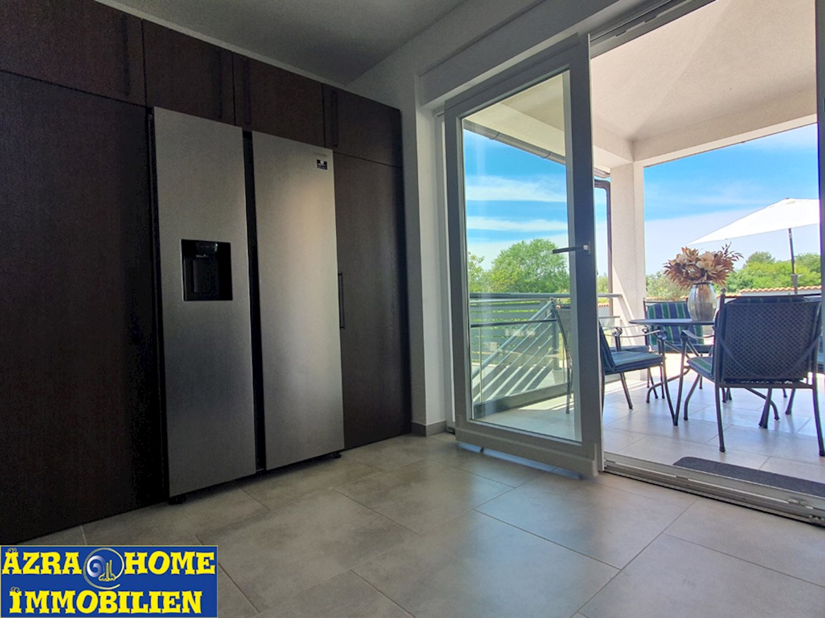 Casa con piscina in vendita, Vodnjan, 180 m² con terrazze, piscina 30 m², posizione tranquilla, Terreno 977 m2 (KO-122)