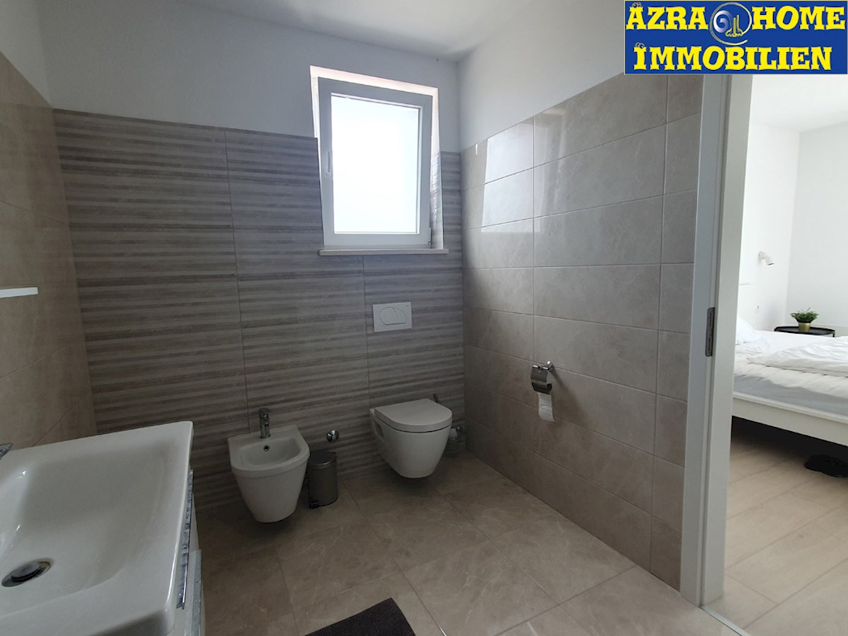 Casa con piscina in vendita, Vodnjan, 180 m² con terrazze, piscina 30 m², posizione tranquilla, Terreno 977 m2 (KO-122)