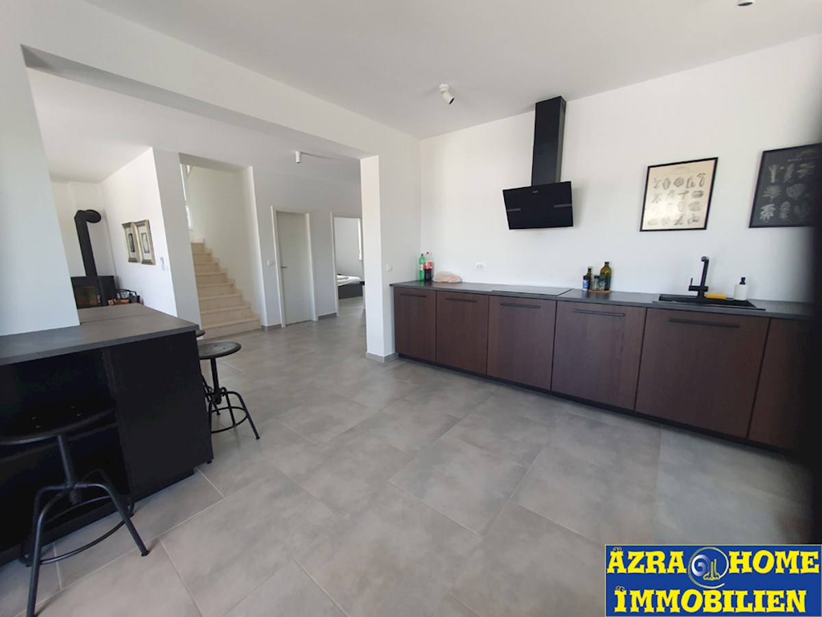 Casa con piscina in vendita, Vodnjan, 180 m² con terrazze, piscina 30 m², posizione tranquilla, Terreno 977 m2 (KO-122)