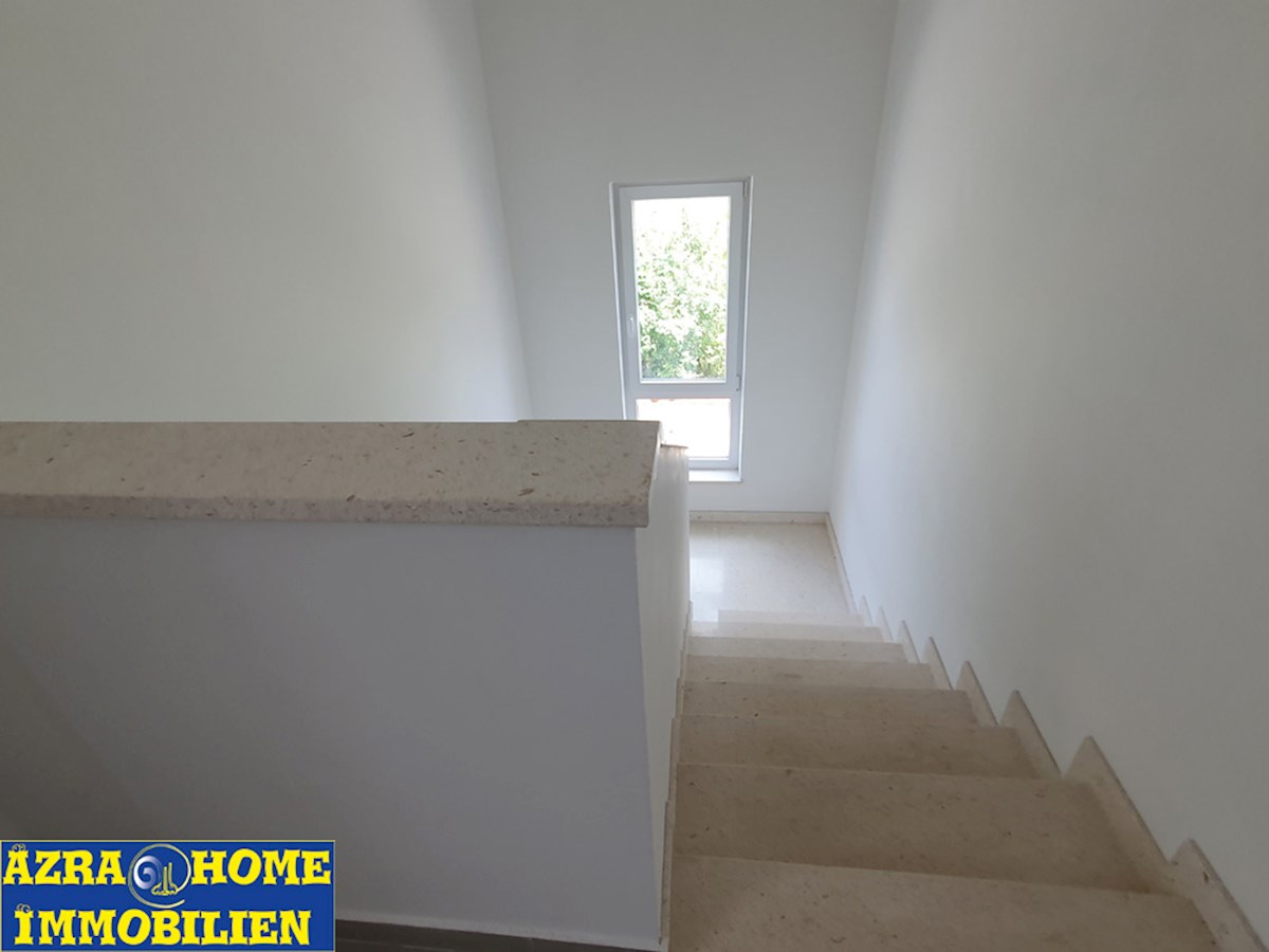 Casa con piscina in vendita, Vodnjan, 180 m² con terrazze, piscina 30 m², posizione tranquilla, Terreno 977 m2 (KO-122)