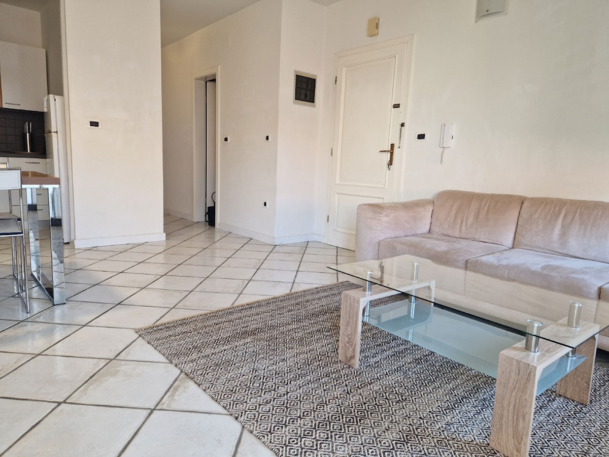 Vendita – Parenzo, appartamento di 63 m² nel cuore della zona pedonale (SP-418)