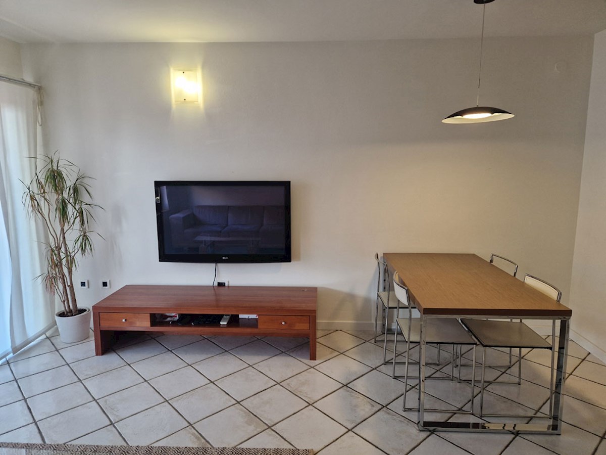 Vendita – Parenzo, appartamento di 63 m² nel cuore della zona pedonale (SP-418)