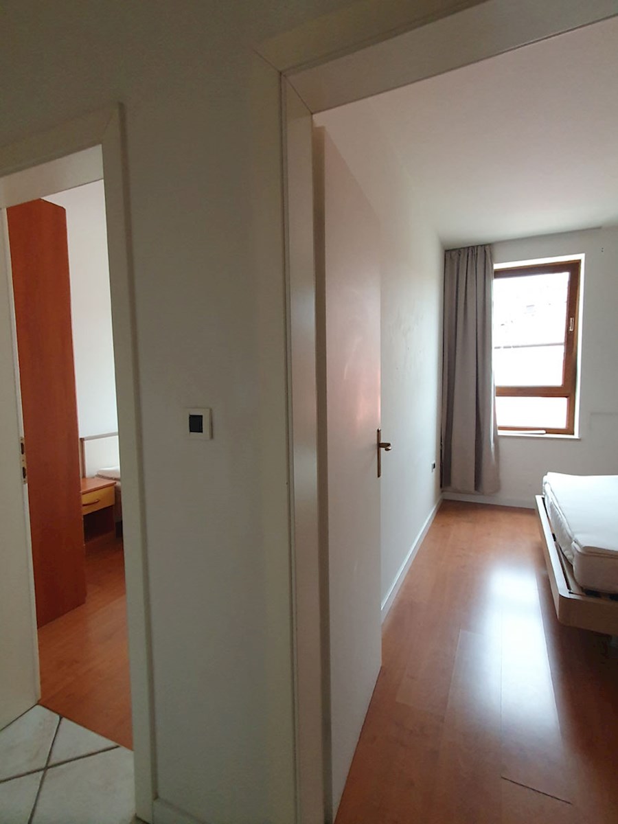 Vendita – Parenzo, appartamento di 63 m² nel cuore della zona pedonale (SP-418)