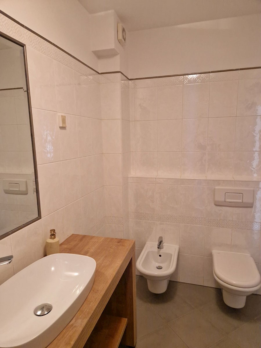 Vendita – Parenzo, appartamento di 63 m² nel cuore della zona pedonale (SP-418)