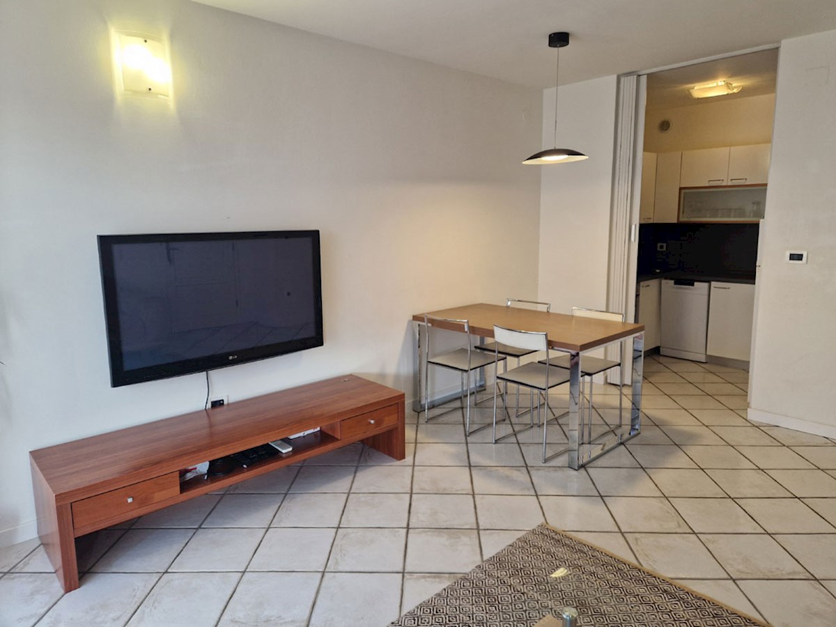 Vendita – Parenzo, appartamento di 63 m² nel cuore della zona pedonale (SP-418)