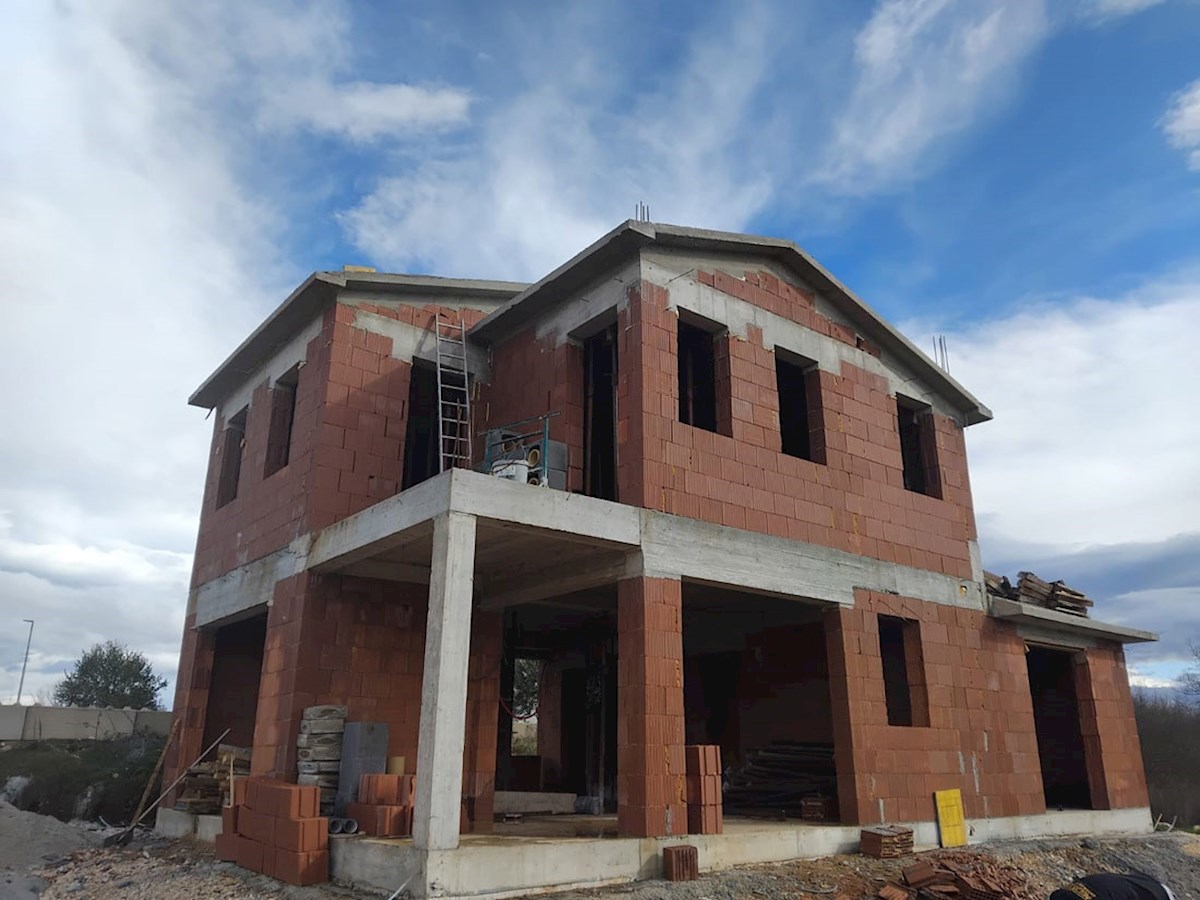 Vendita – Muntrilj – dintorni, casa con piscina in costruzione ( KOP-781)