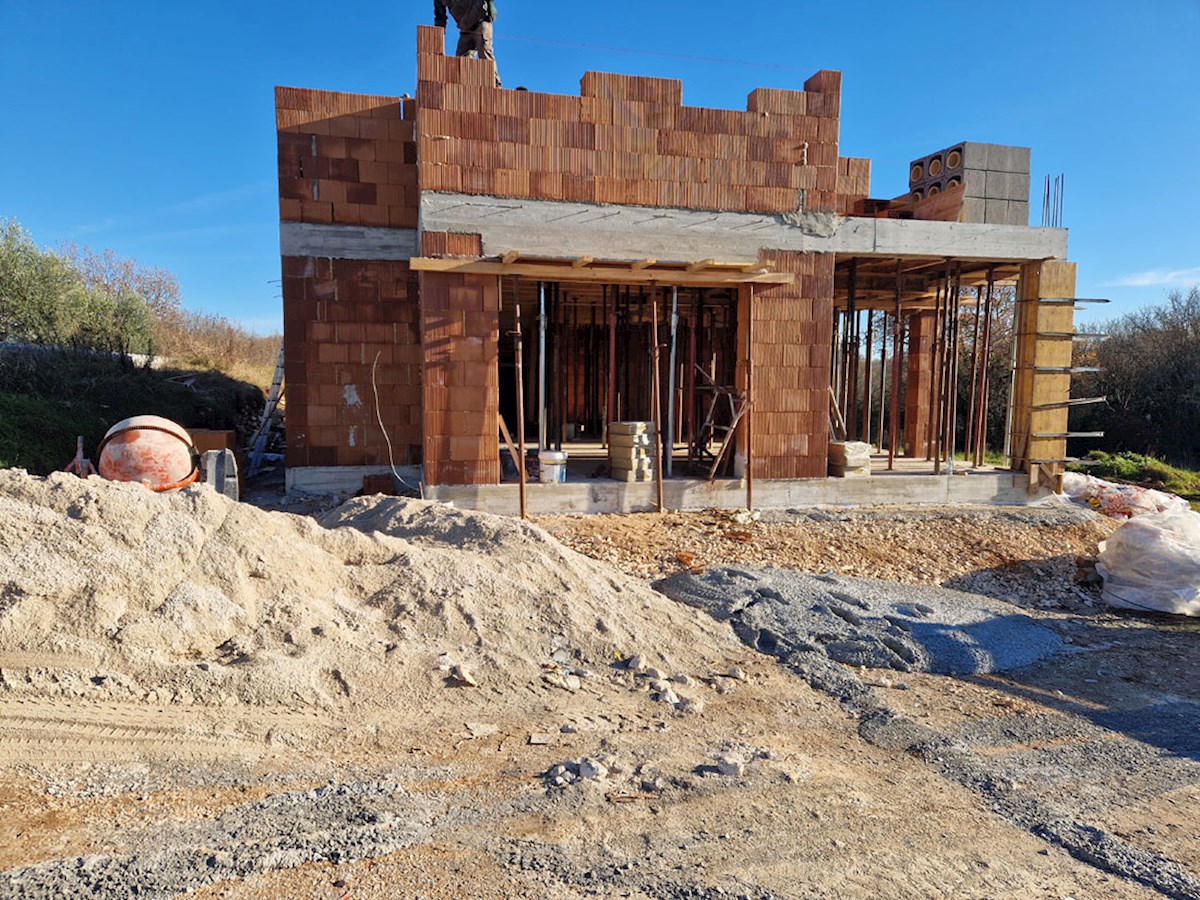 Vendita – Muntrilj – dintorni, casa con piscina in costruzione ( KOP-781)