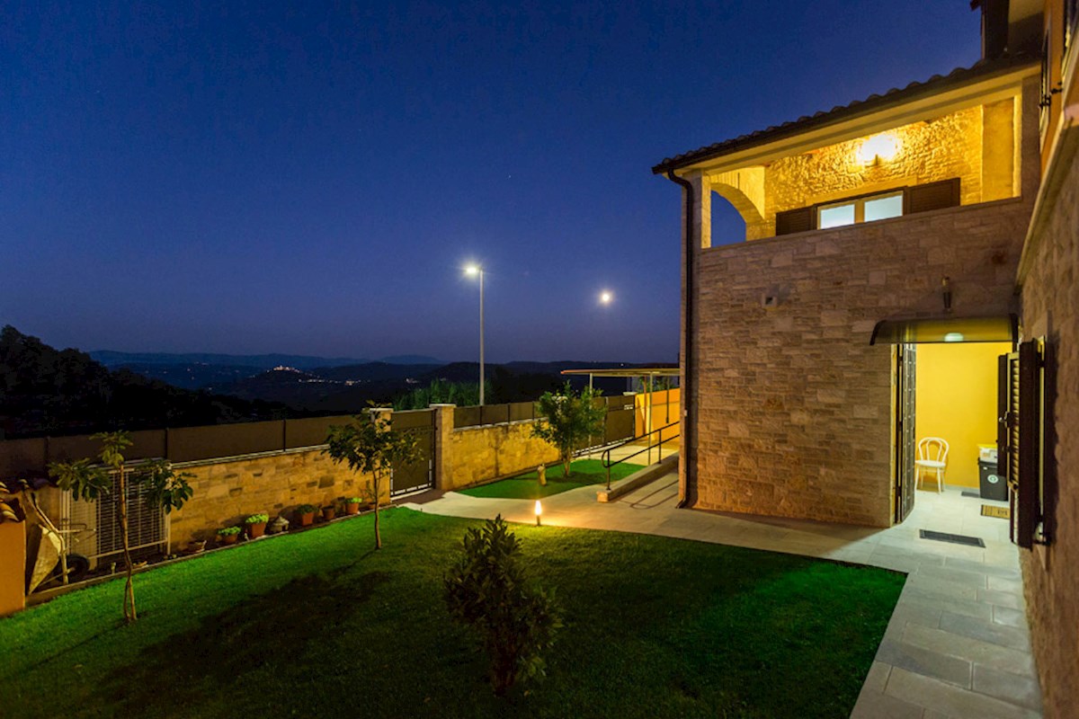 KOP-739, VIŽINADA, casa indipendente su una collina con vista panoramica