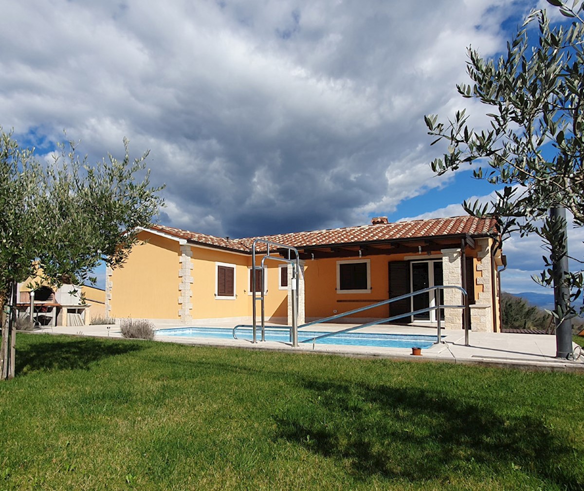 KOP-739, VIŽINADA, casa indipendente su una collina con vista panoramica