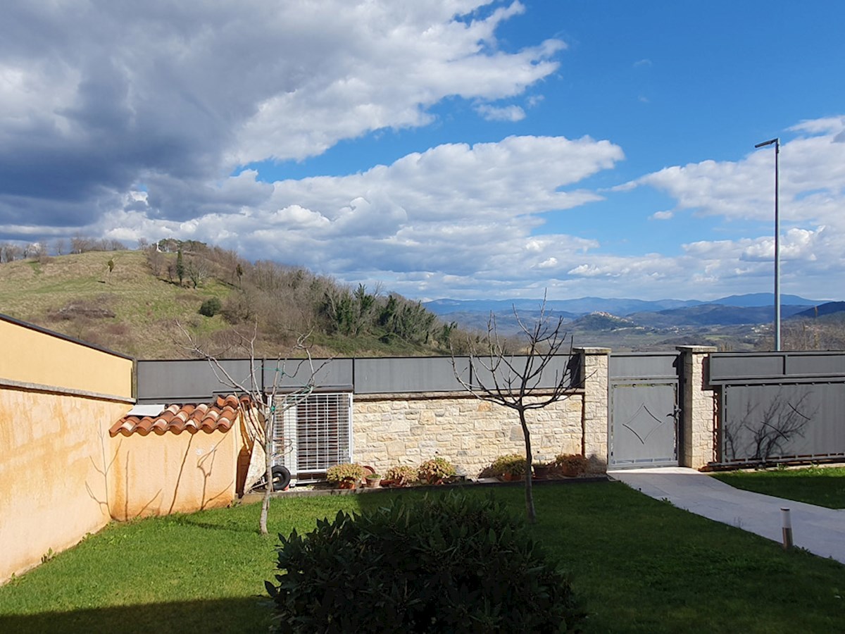 KOP-739, VIŽINADA, casa indipendente su una collina con vista panoramica