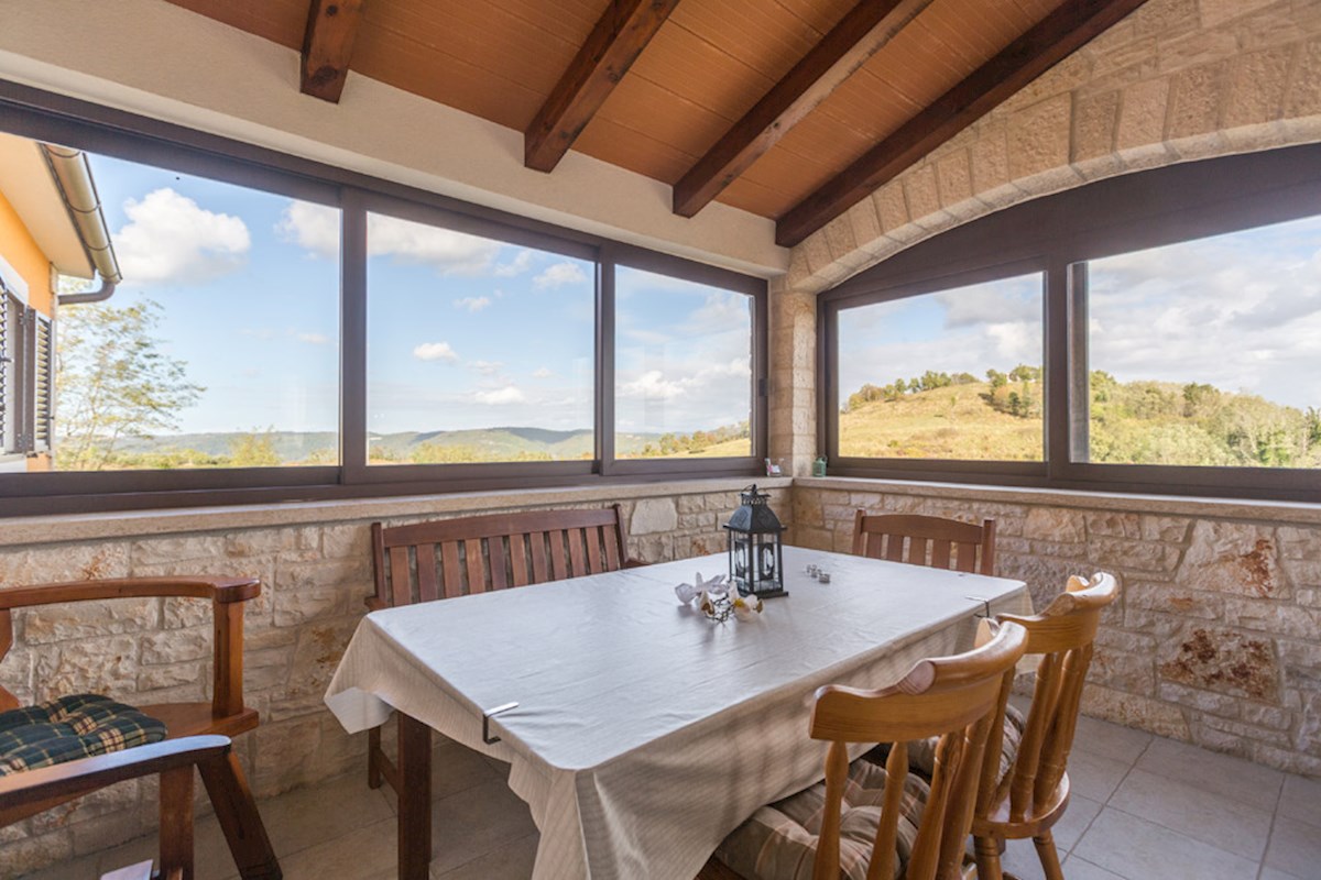 KOP-739, VIŽINADA, casa indipendente su una collina con vista panoramica