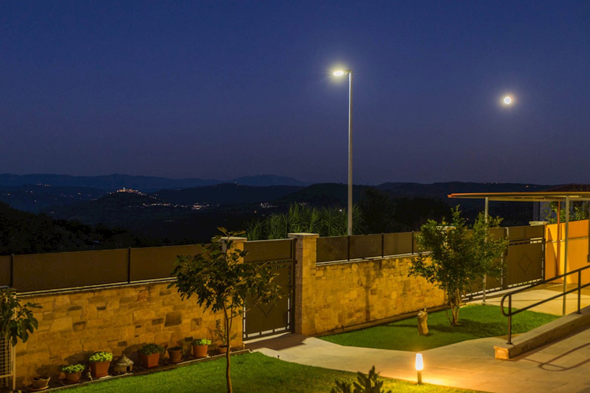 KOP-739, VIŽINADA, casa indipendente su una collina con vista panoramica