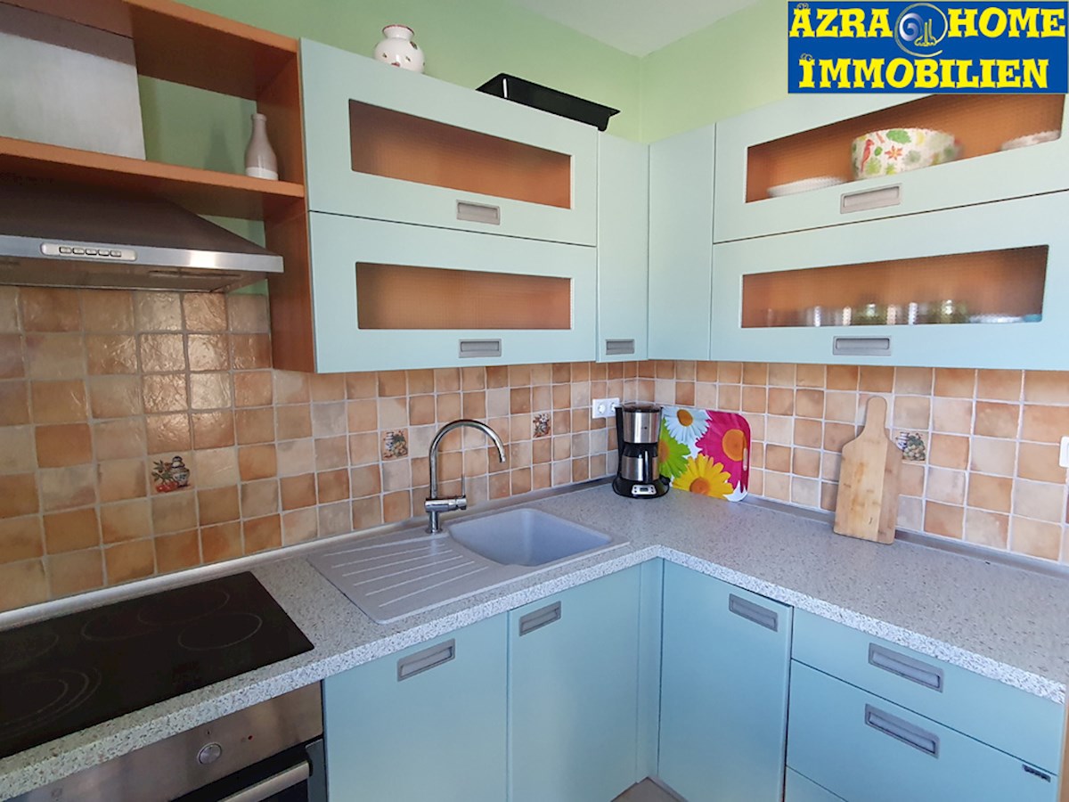 KOP-763, VABRIGA, Casa a schiera d'angolo con una piccola piscina nel giardino