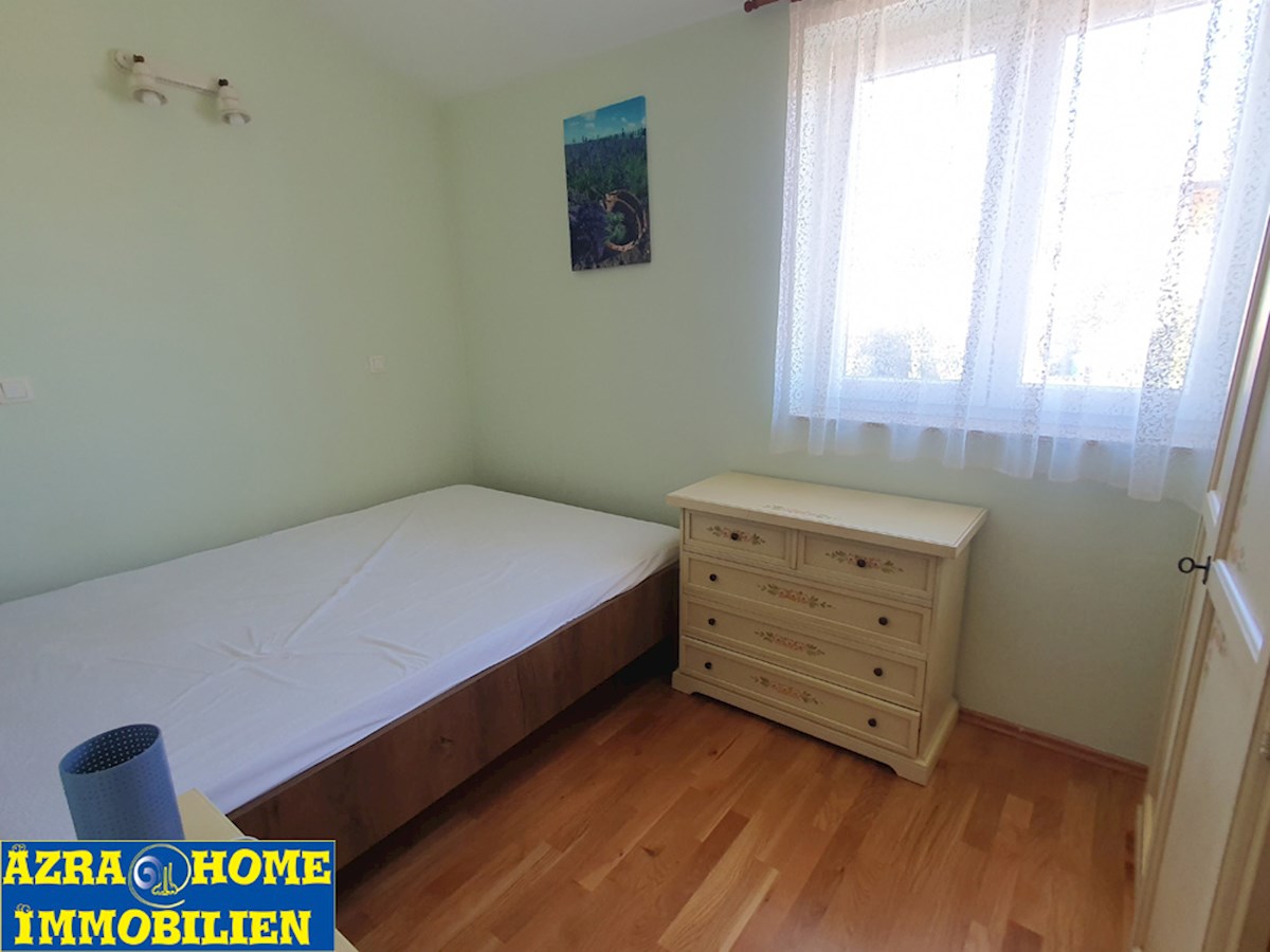 KOP-763, VABRIGA, Casa a schiera d'angolo con una piccola piscina nel giardino