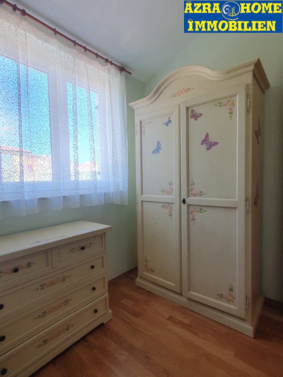 KOP-763, VABRIGA, Casa a schiera d'angolo con una piccola piscina nel giardino