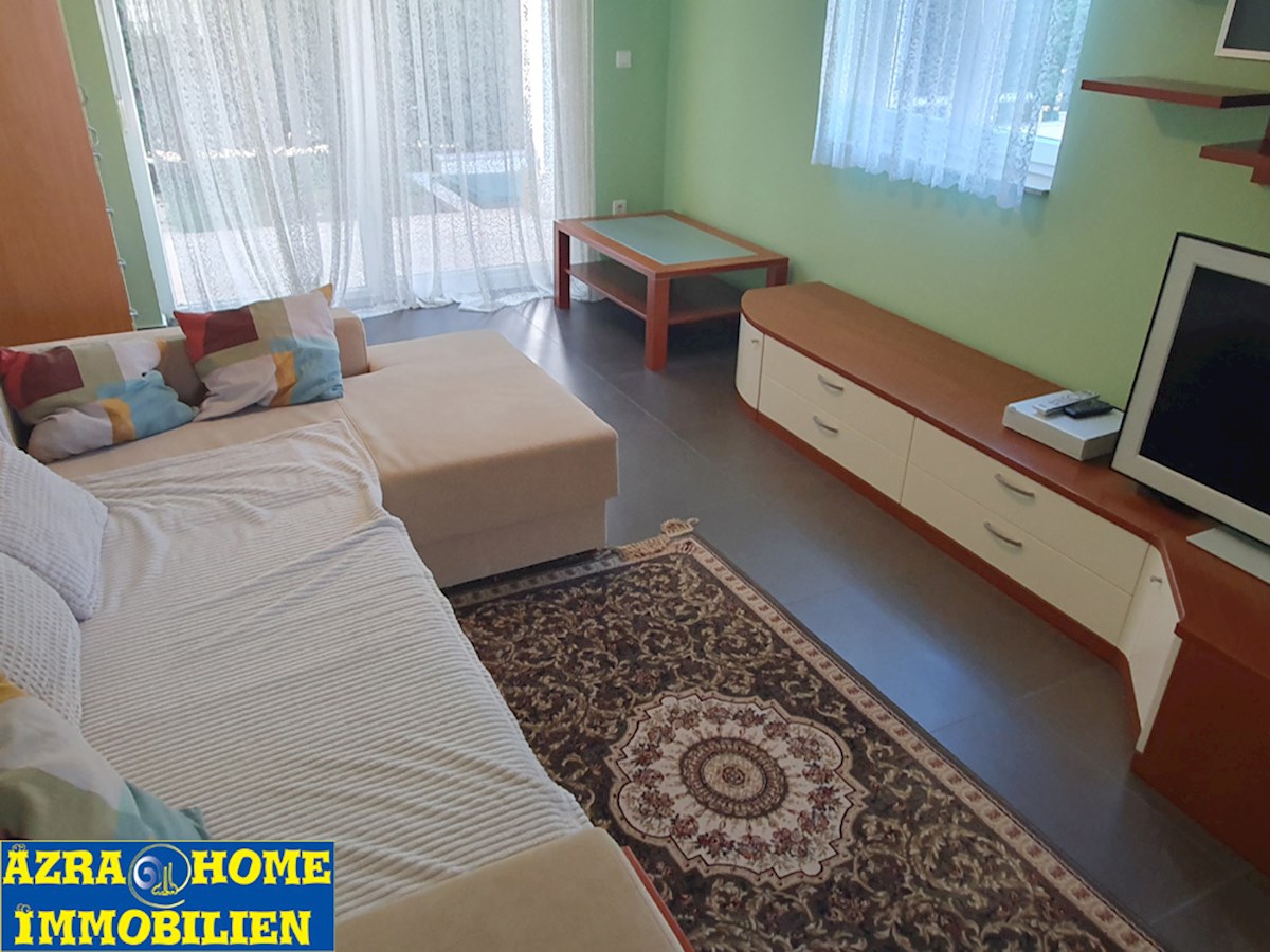 KOP-763, VABRIGA, Casa a schiera d'angolo con una piccola piscina nel giardino