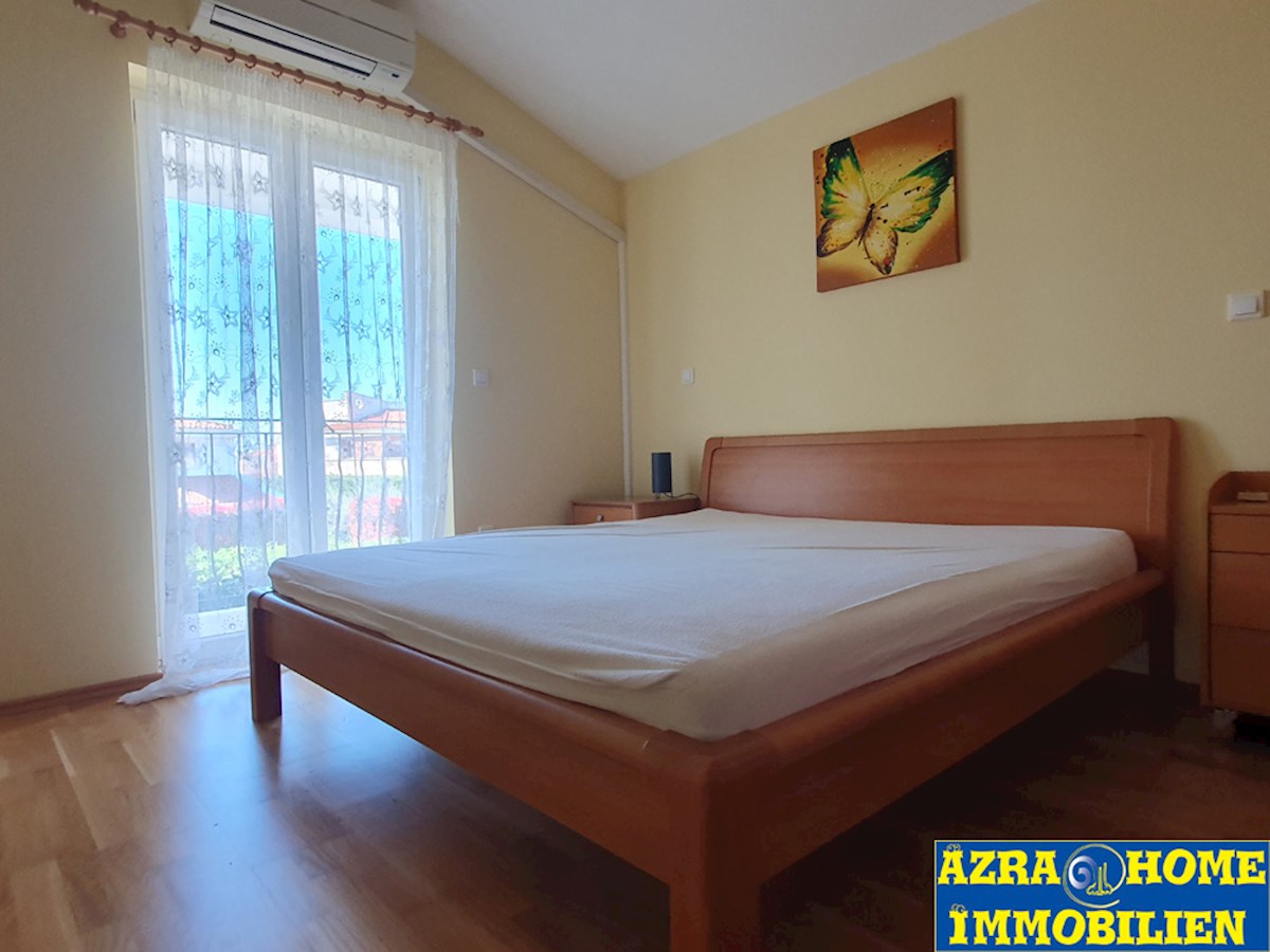 KOP-763, VABRIGA, Casa a schiera d'angolo con una piccola piscina nel giardino