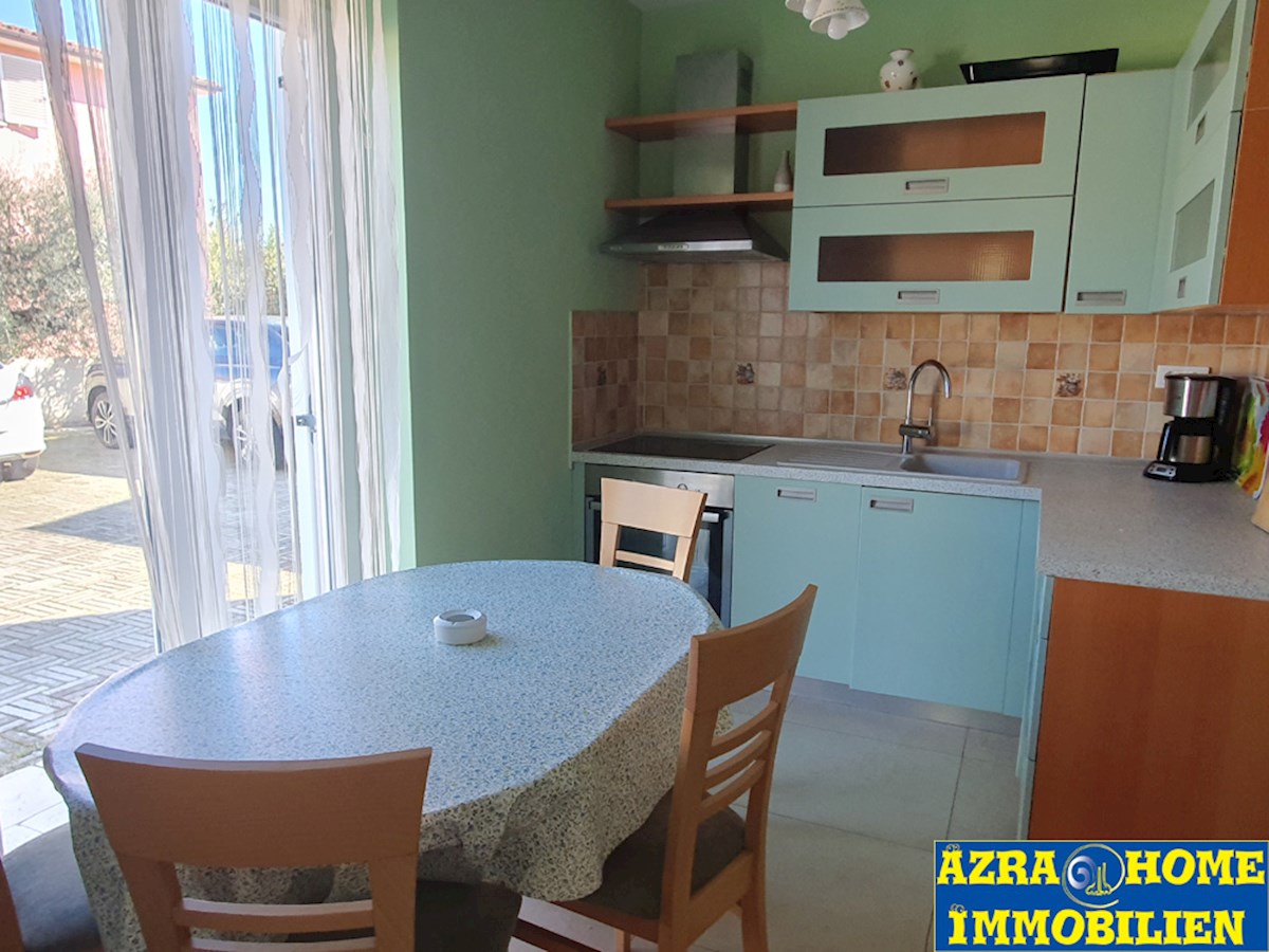 KOP-763, VABRIGA, Casa a schiera d'angolo con una piccola piscina nel giardino