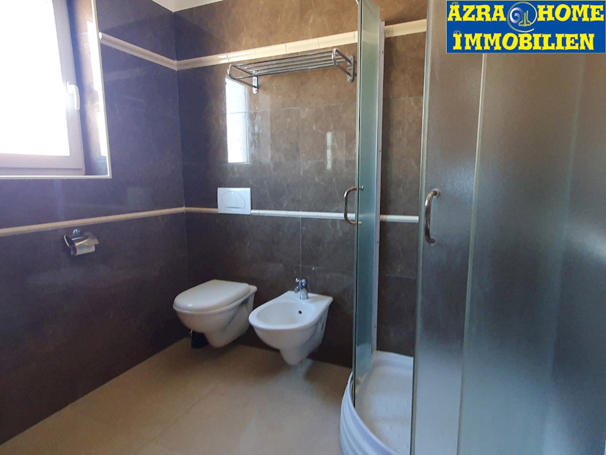 KOP-763, VABRIGA, Casa a schiera d'angolo con una piccola piscina nel giardino