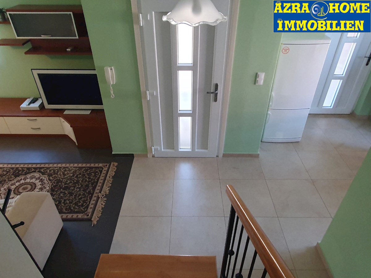 KOP-763, VABRIGA, Casa a schiera d'angolo con una piccola piscina nel giardino