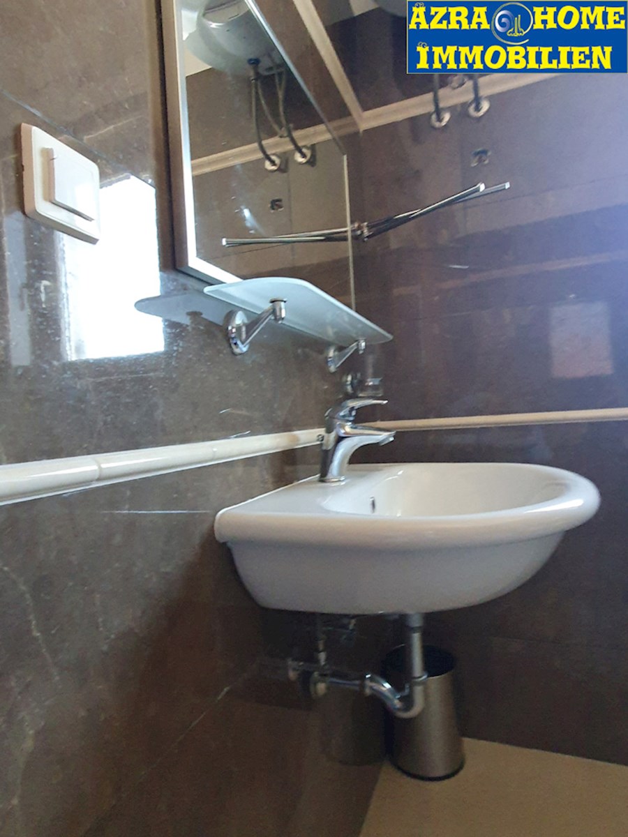 KOP-763, VABRIGA, Casa a schiera d'angolo con una piccola piscina nel giardino