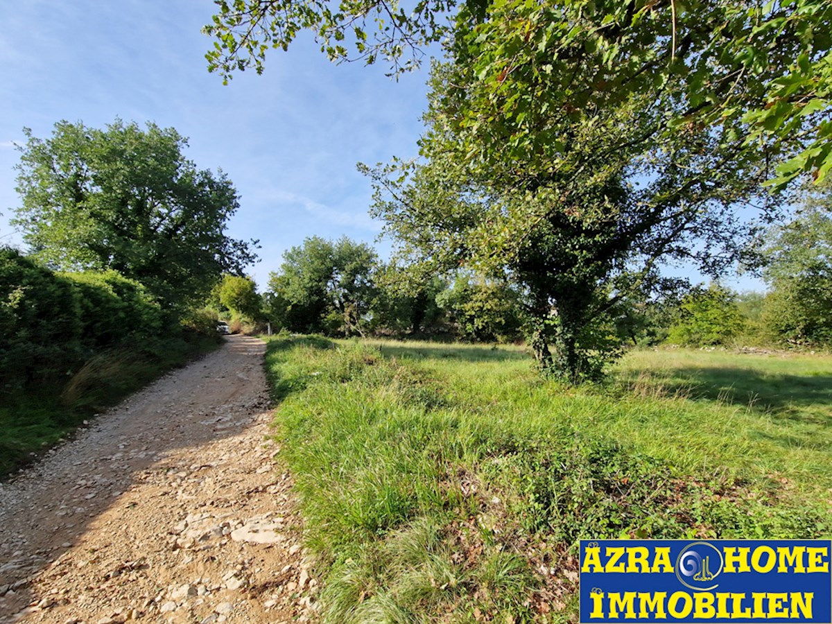 Terreno edificabile con allacciamento dell’acqua in vendita a Rapavel, 1123 m² (Z-664)